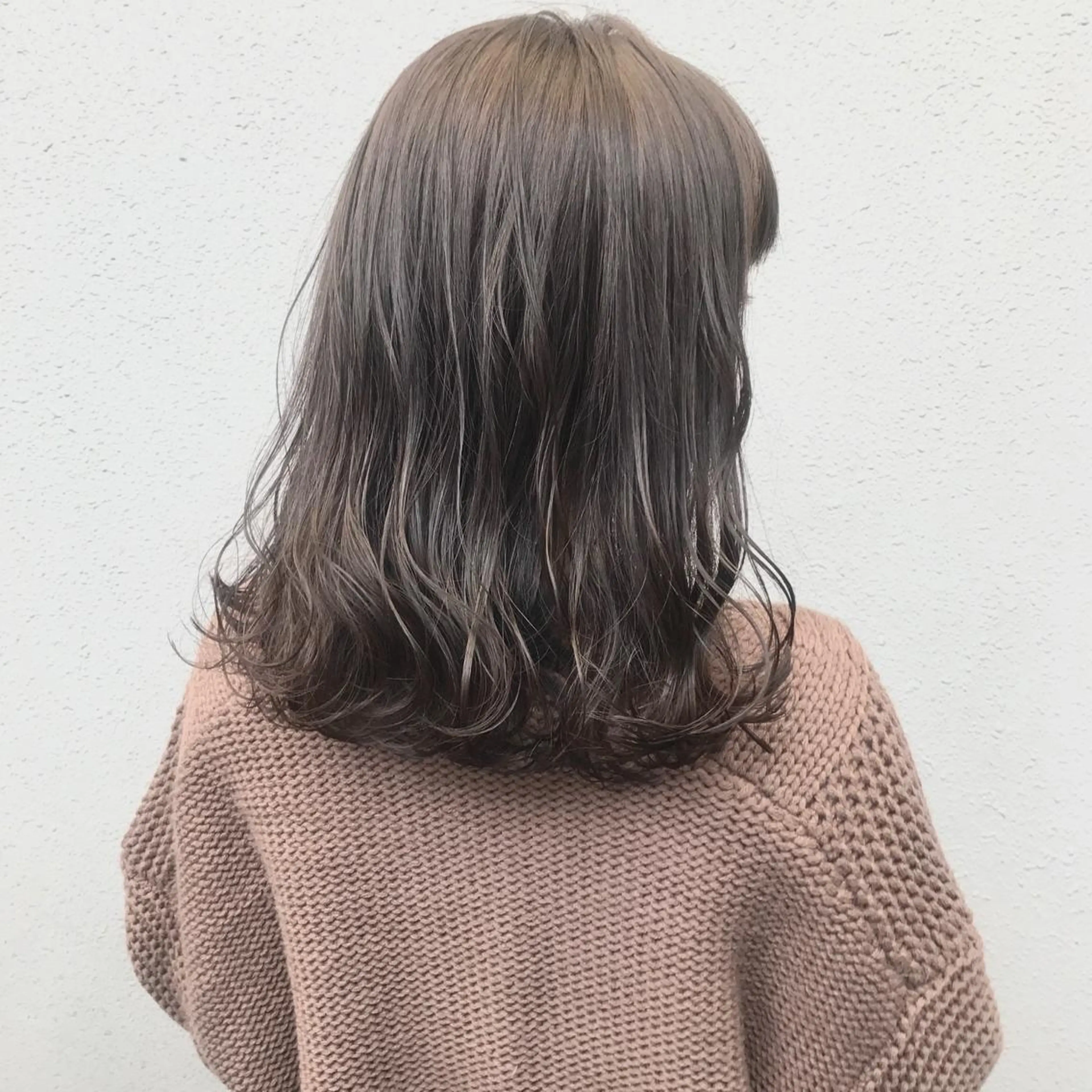 ミディアム カラー ヤスドミ ケイスケのヘアスタイル