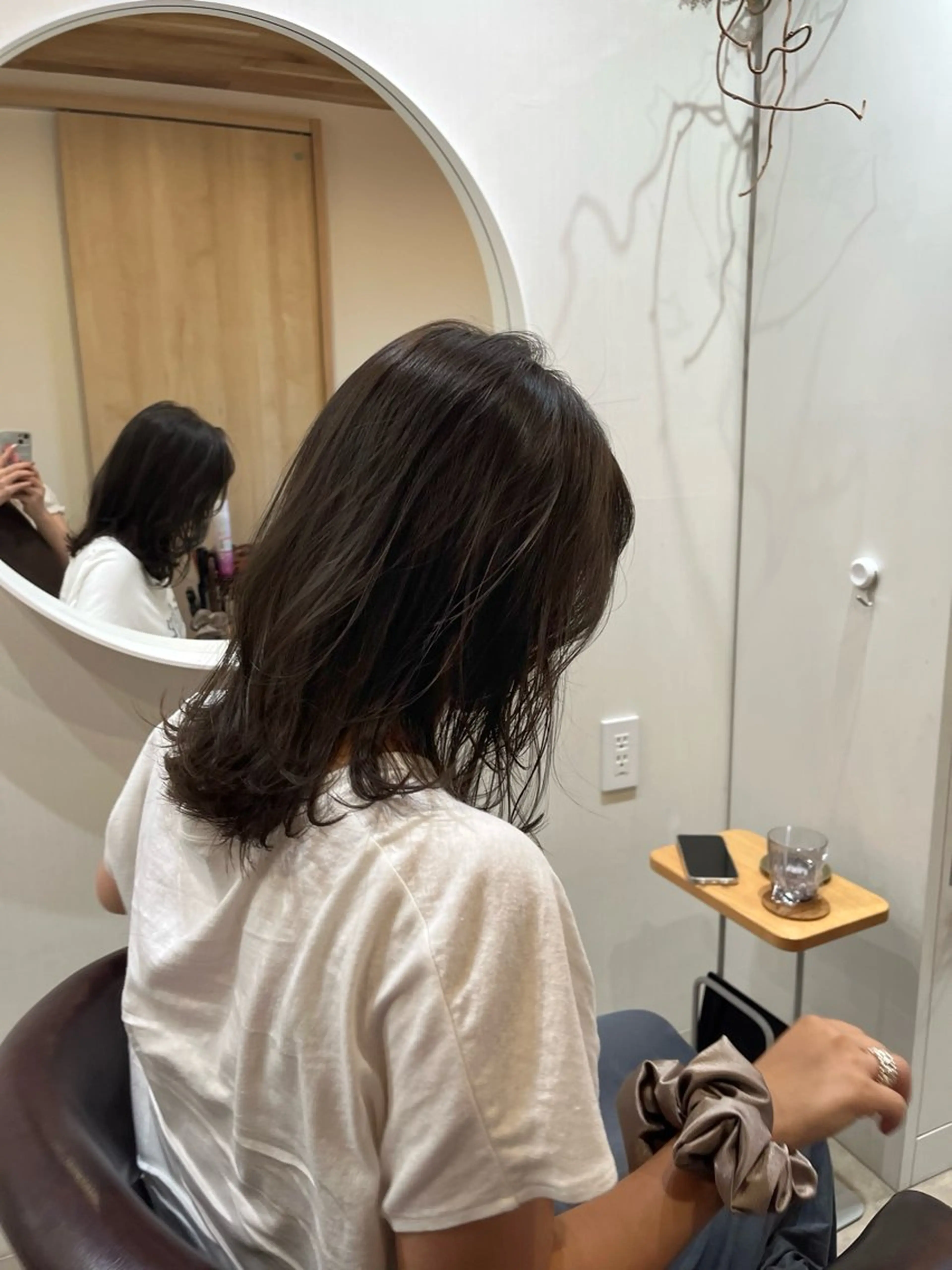 カラー グレージュ 下石怜子/レイヤー/ 透明感カラーのヘアスタイル