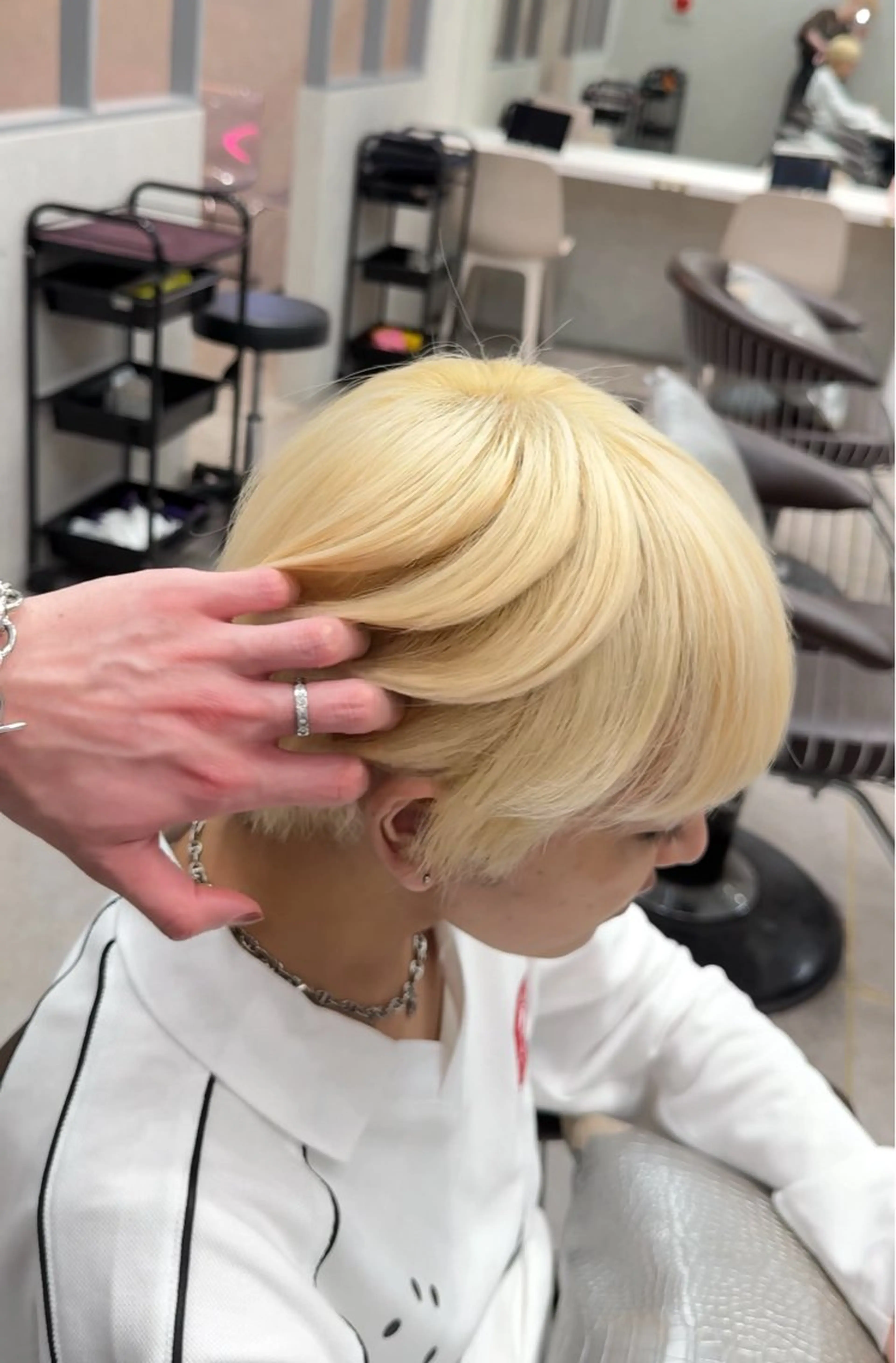 ショート ヘアカラー 坂口 京平のヘアスタイル