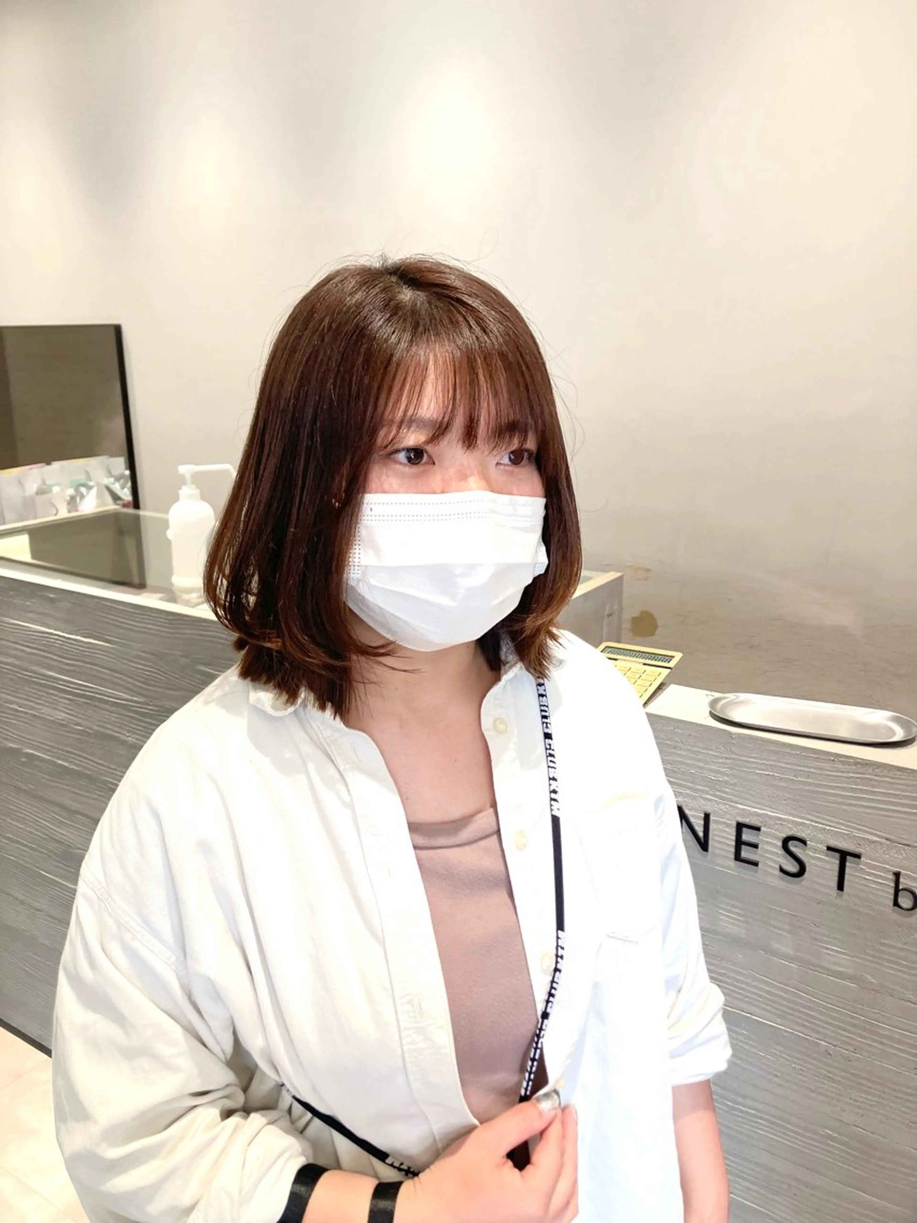 ミディアム ボブレイヤー ボブ レイヤーカット サキ🤍ハイトーン 🩰くびれ巻きヘアのヘアスタイル