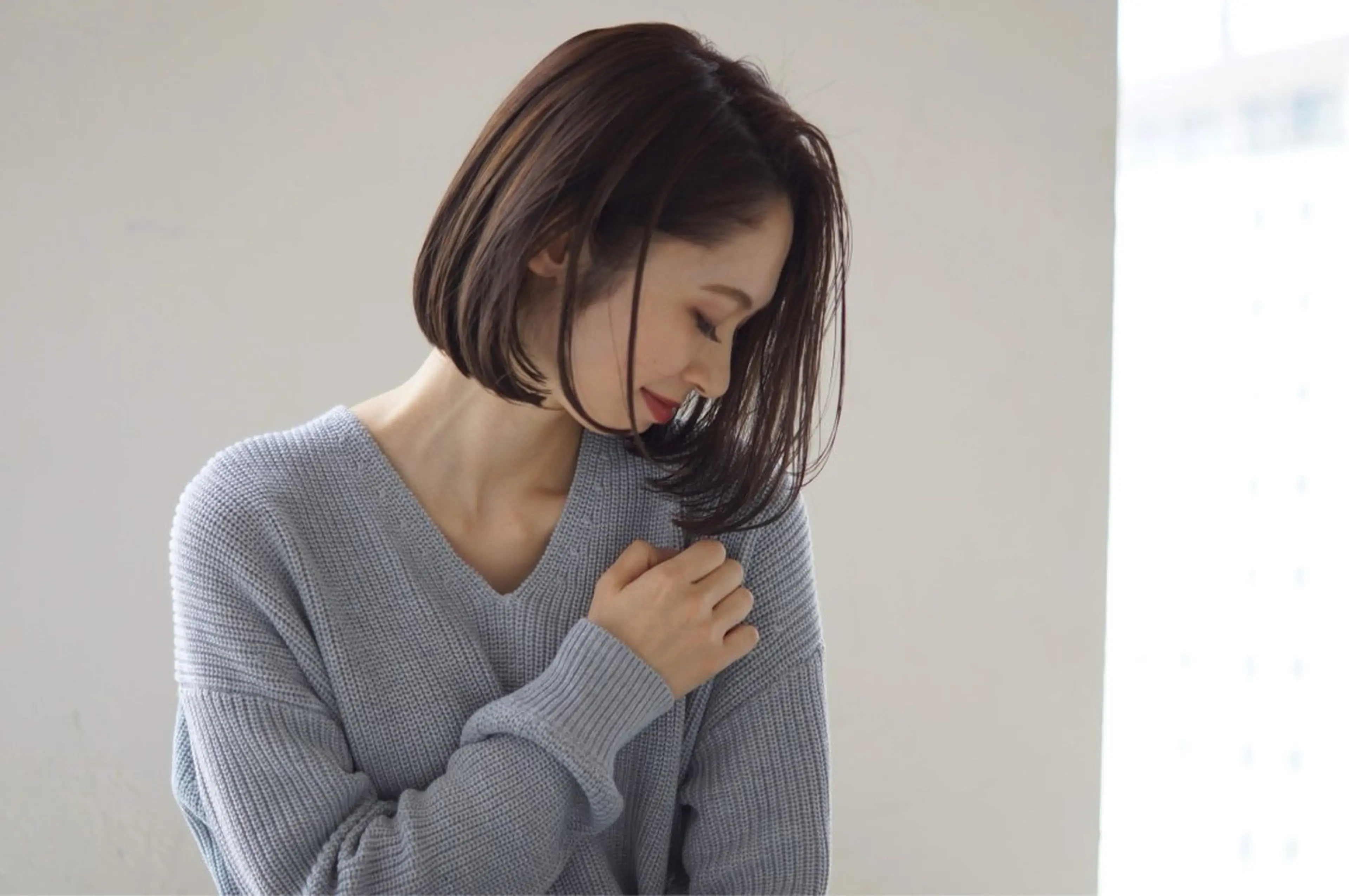 ミディアム カット 縮毛矯正 トリートメント hoNua. 栄/透明感カラーのヘアスタイル