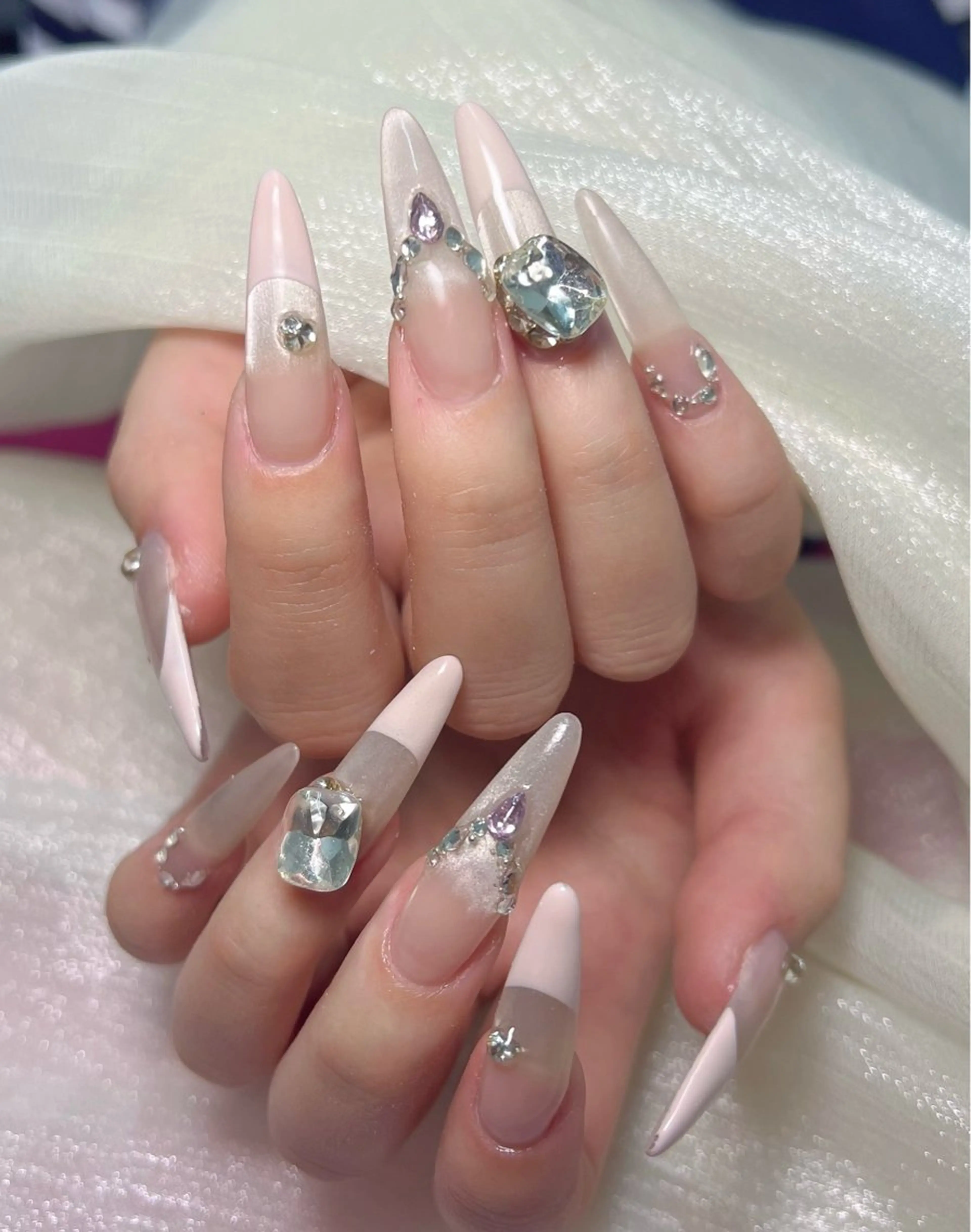 セミロング ハンドネイル ハンドケア 一其 サロンのネイルデザイン