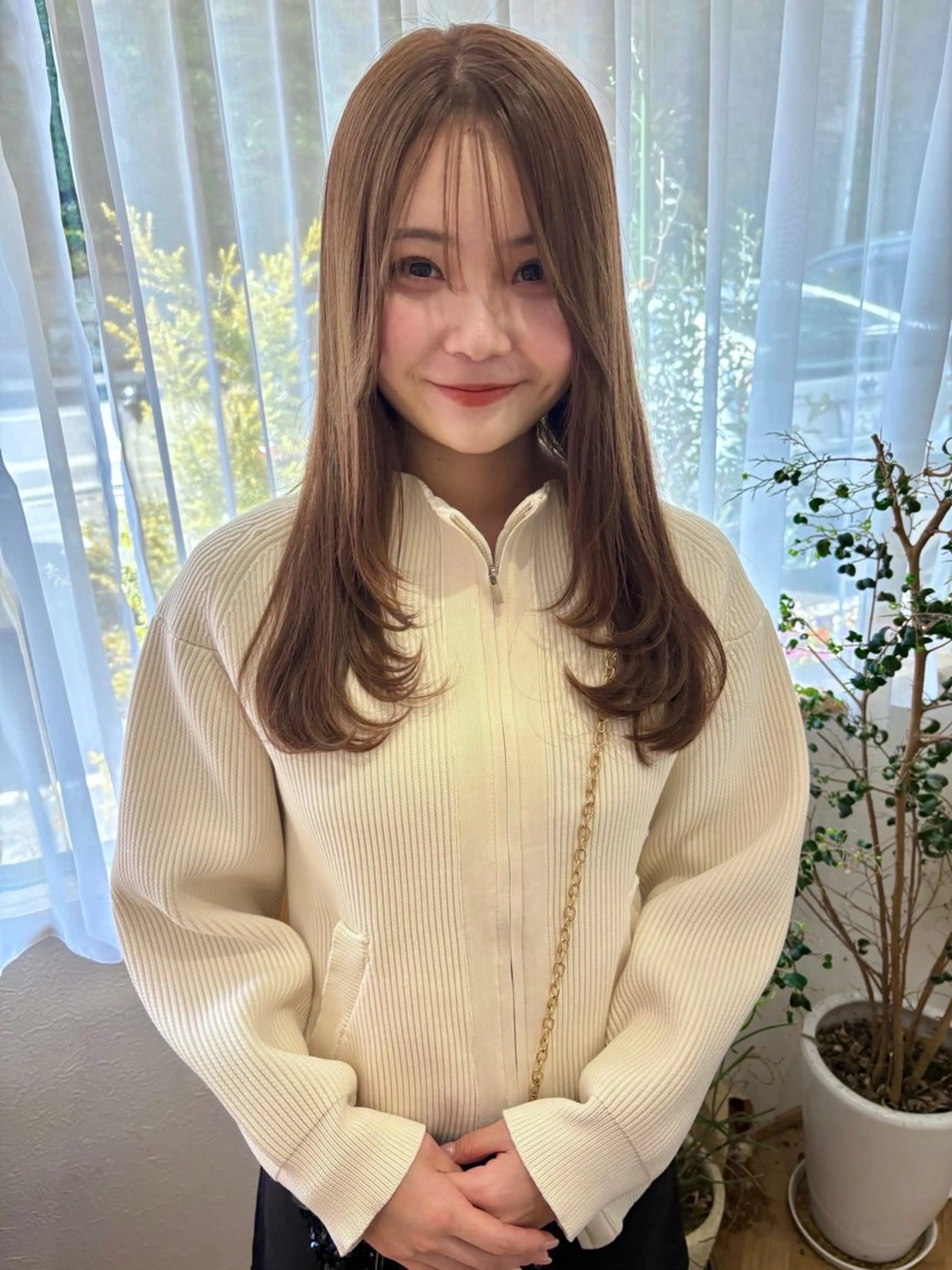 ☆人気メニュー mercデザインカット🤍＋ケアカラー💛＋髪質改善超音波トリートメントoggi otto 8TR💚の写真