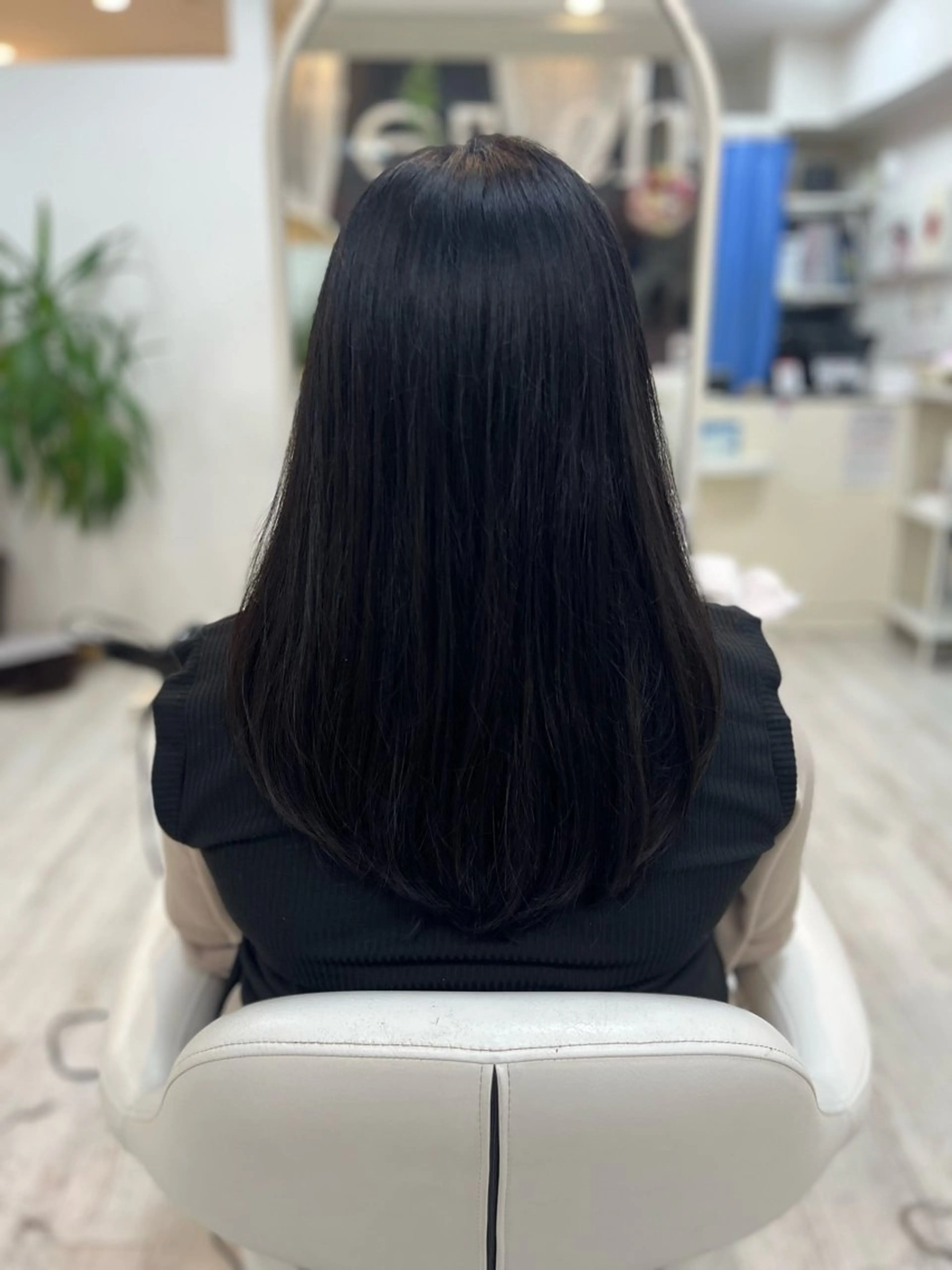 ロング 岡崎 嶺のヘアスタイル