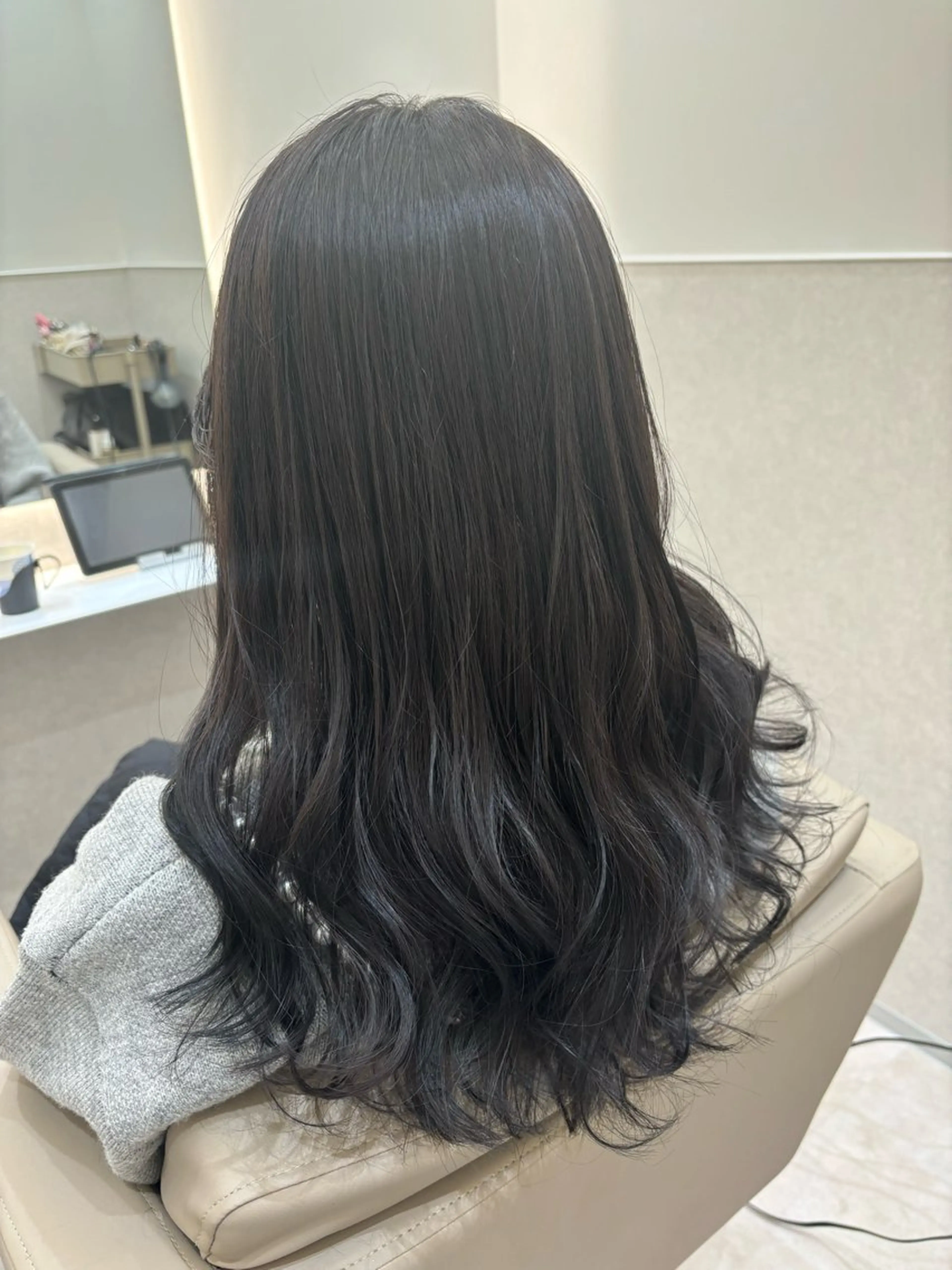 ロング カラー アッシュ 透明感カラー カット ヘアカラー トリートメント Zina天王寺 CHIAKIのヘアスタイル