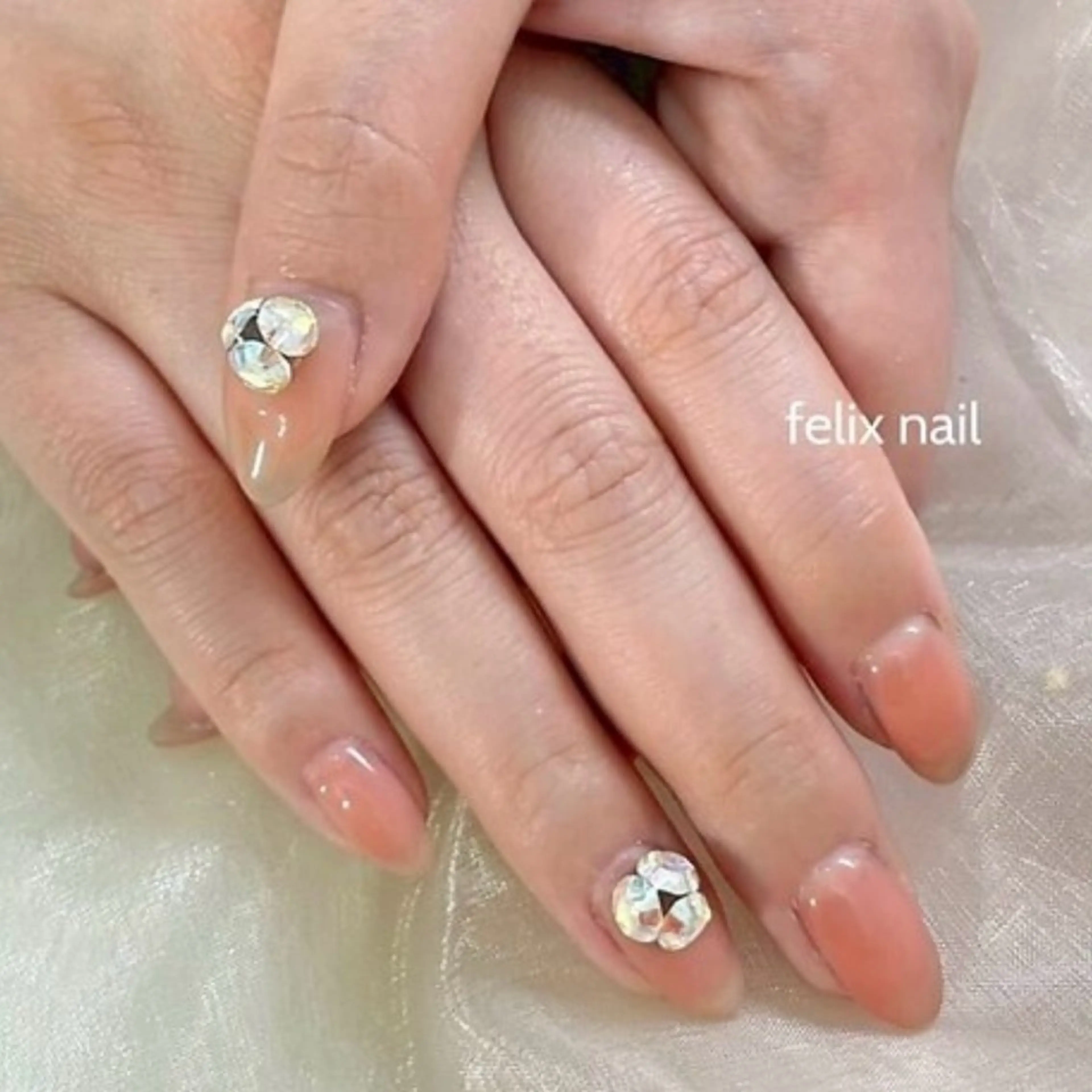 《ワンカラー/グラデ+Vカットストーン》の写真