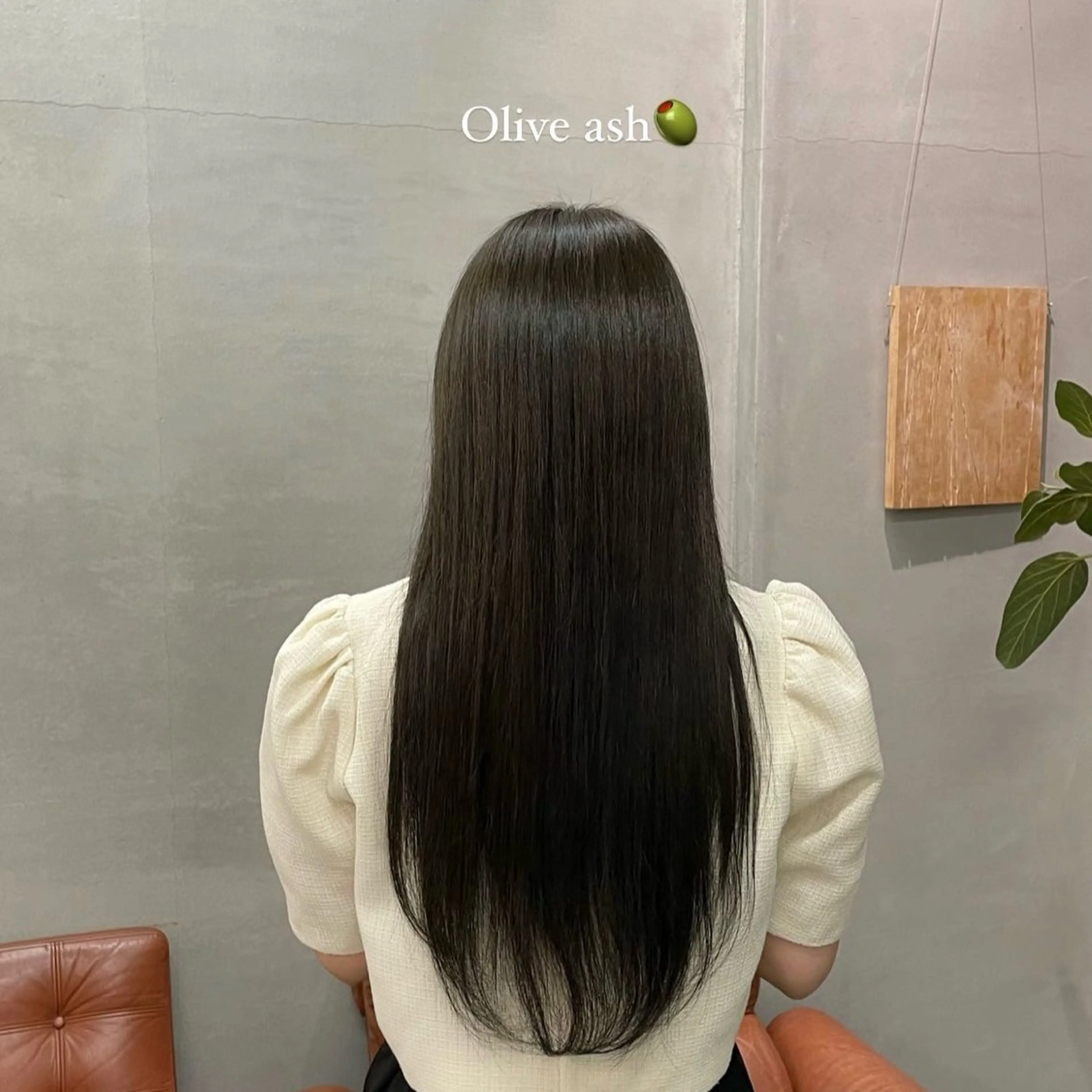 ロング カラー 透明感カラー オリーブカラー 蓑輪 璃央のヘアスタイル