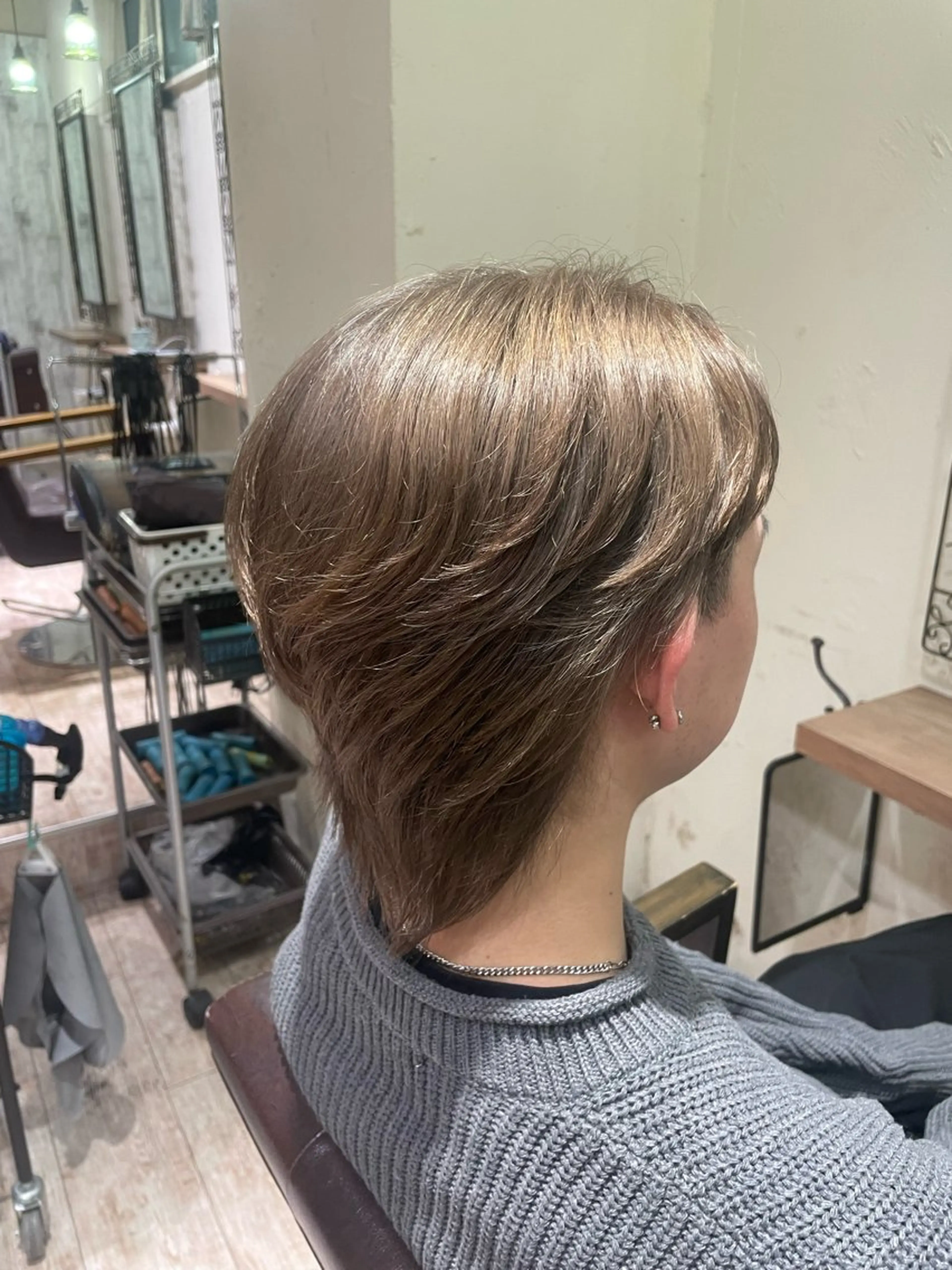 カラー メンズ メンズブリーチ メンズウルフカット ベージュカラー ブリーチ ウルフカット Cherie所属・綾 【あや】のヘアスタイル