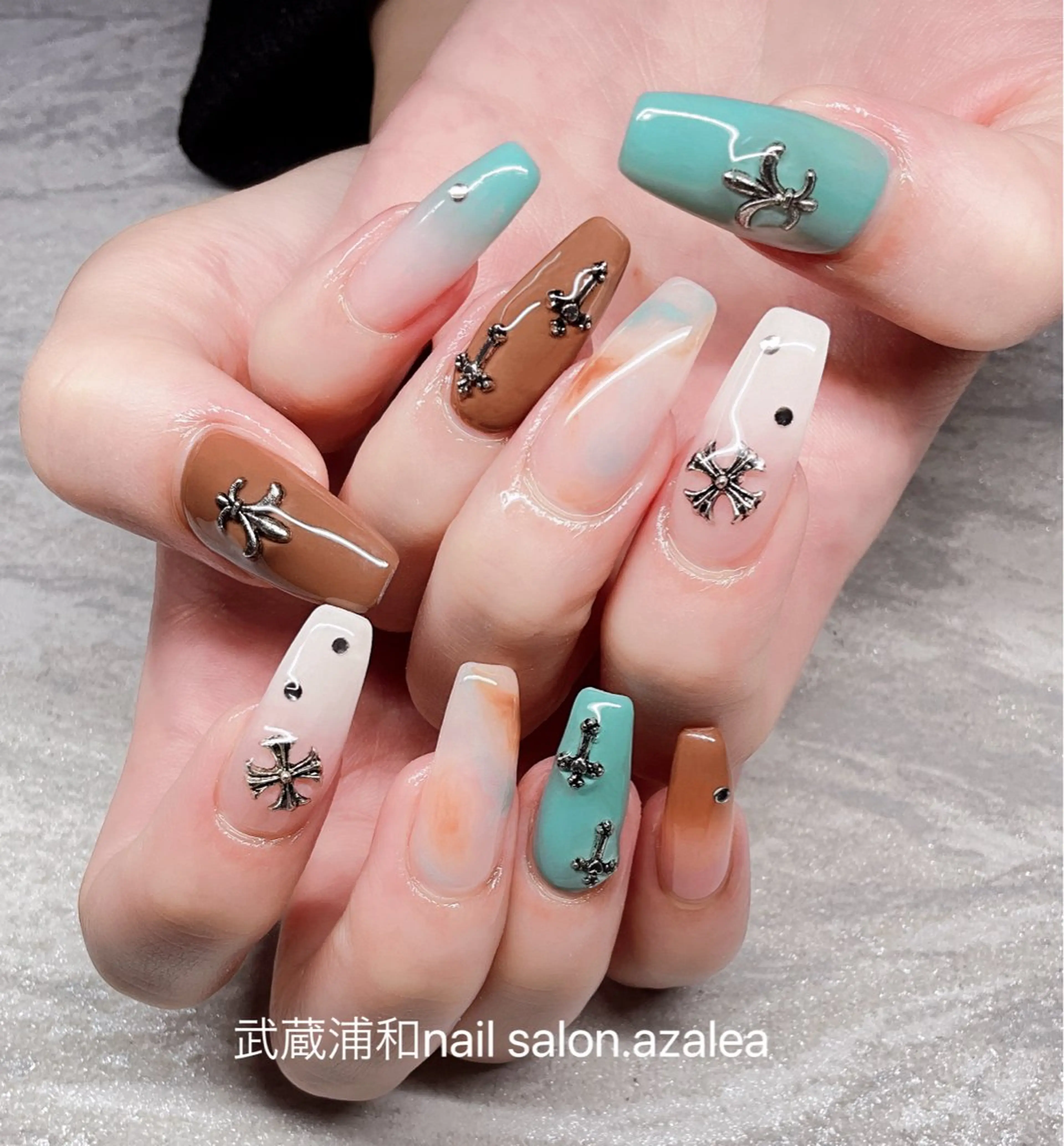 ネイル ハンドネイル R inのネイルデザイン