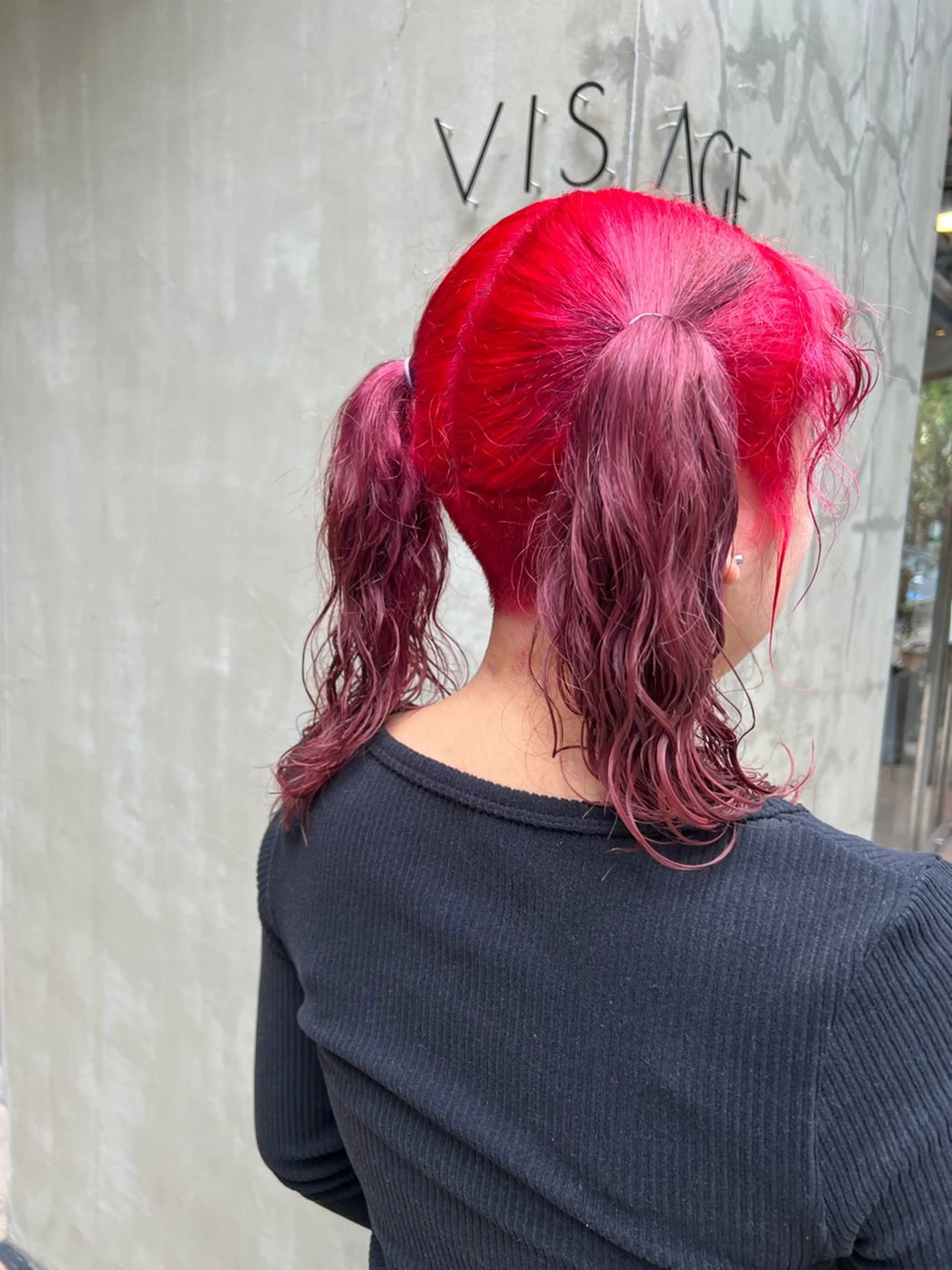 ミディアム カラー デザインカラー ピンクカラー レッドカラー バイオレットカラー ヘアカラー トリートメント いぐちしょうた🫧 VISAGEbaskのヘアスタイル