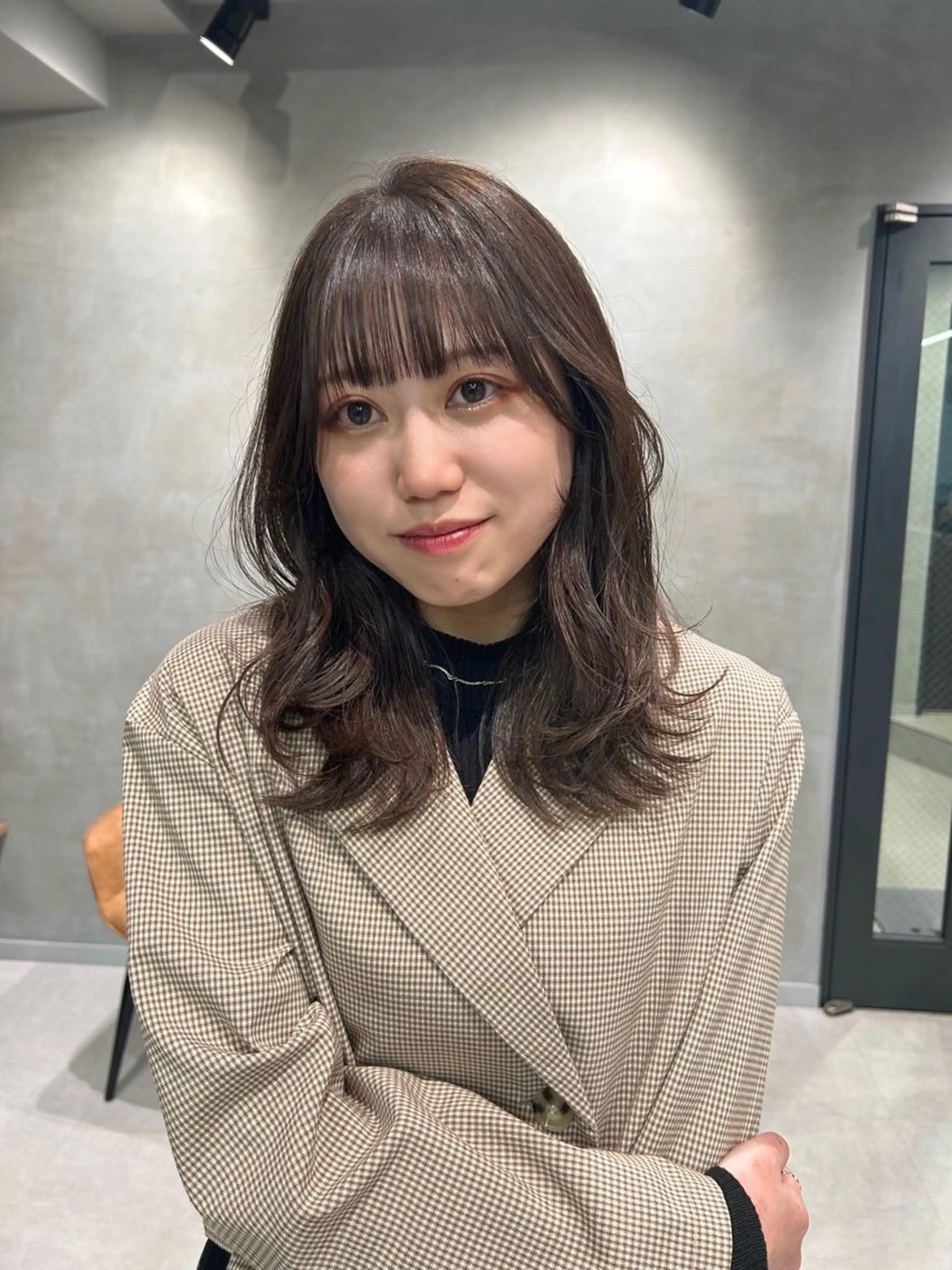 ミディアム カラー 透けるベージュ/ 艶カラー♡のヘアスタイル