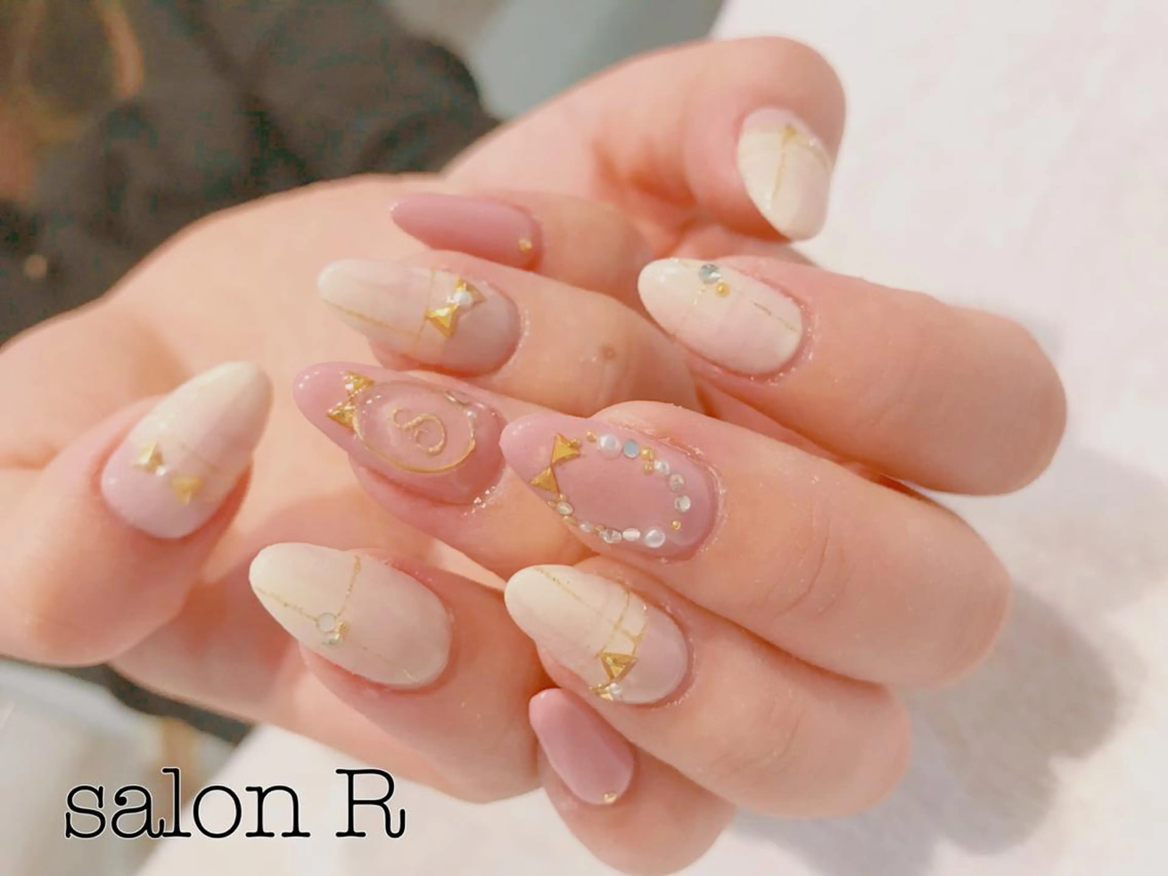 ネイル マットネイル Re Pearl～コーディネートサロン～ 市駅前店所属・NARUMI HYODOのネイルデザイン