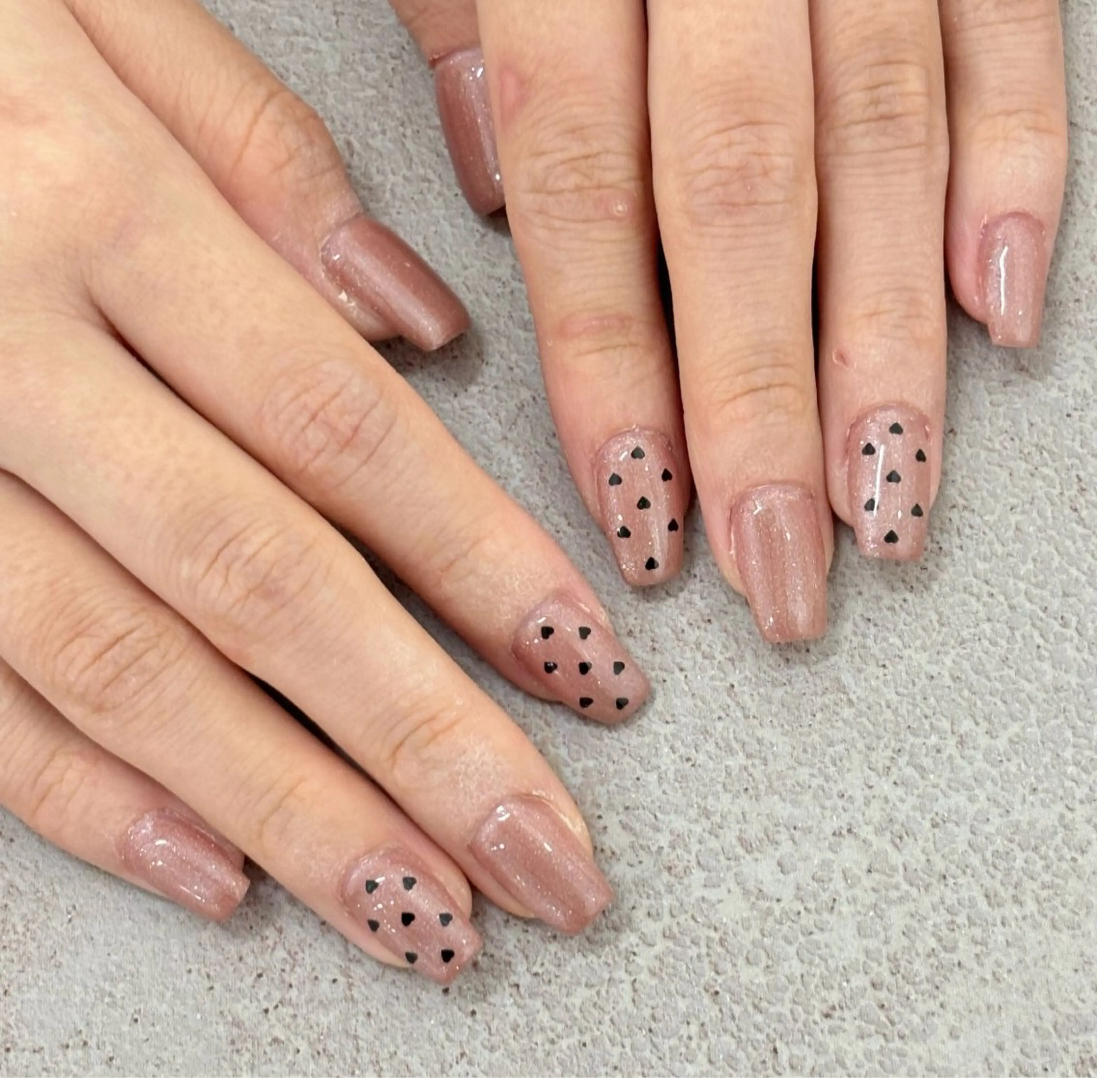 ネイル アートネイル ドット ハート ＿white所属・_white 上本町のネイルデザイン