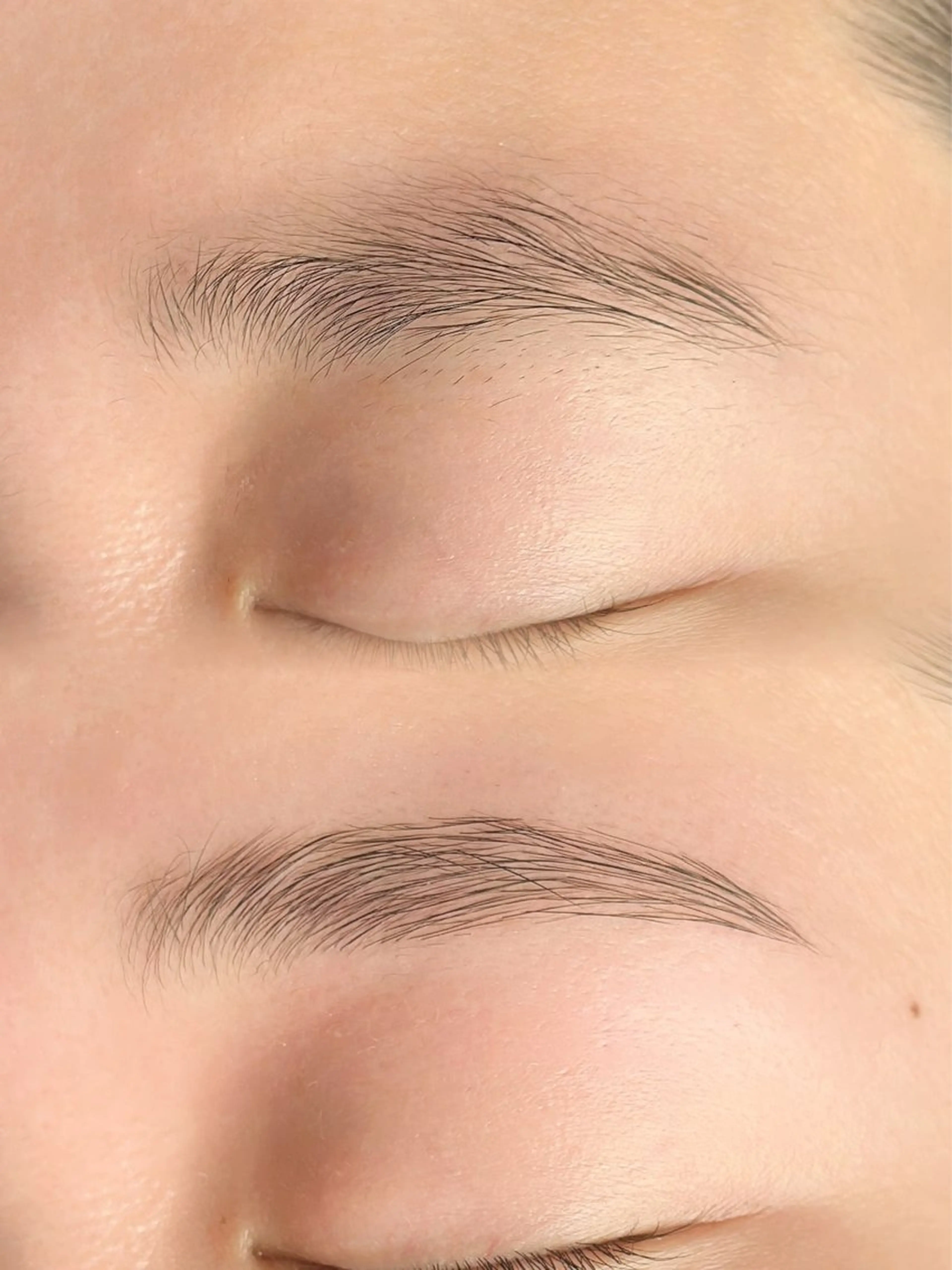 ハリウッドブロウリフト + 眉毛WAXの写真