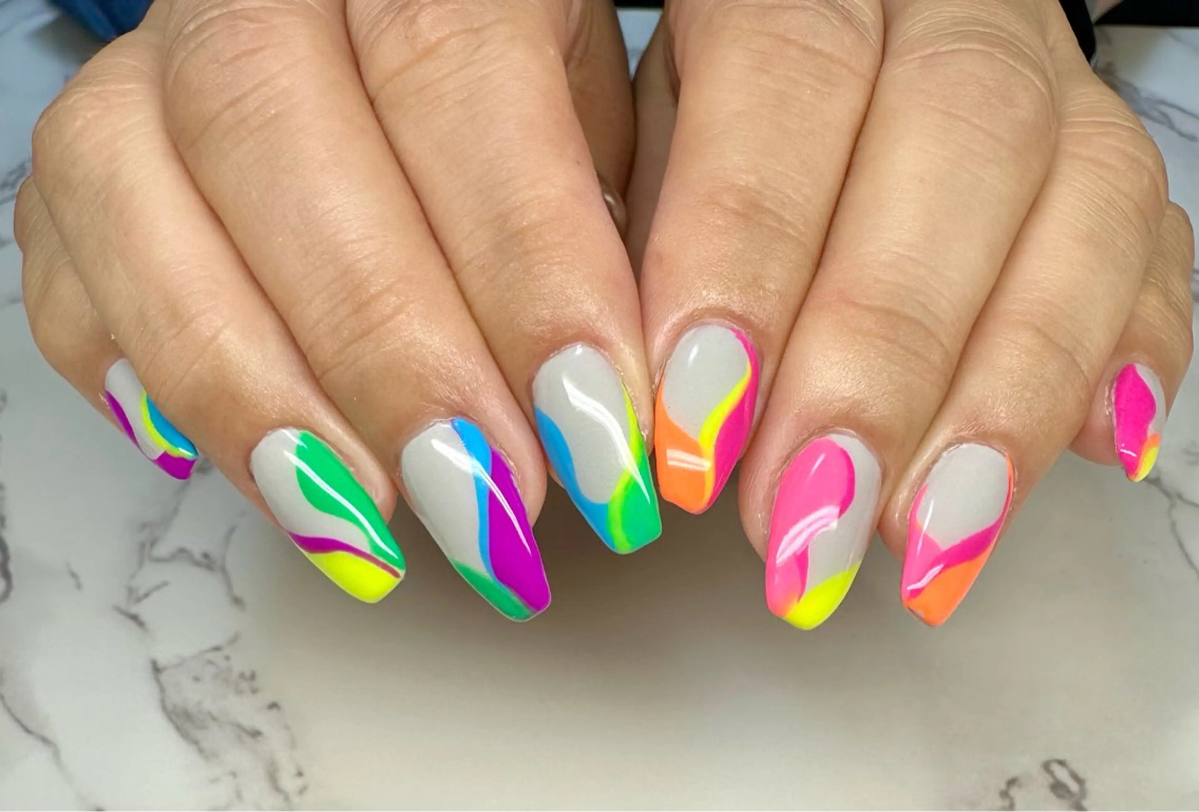 ネイル オーロラネイル フレンチネイル マグネットネイル ニュアンスネイル ワンカラーネイル M.N_ nailのネイルデザイン