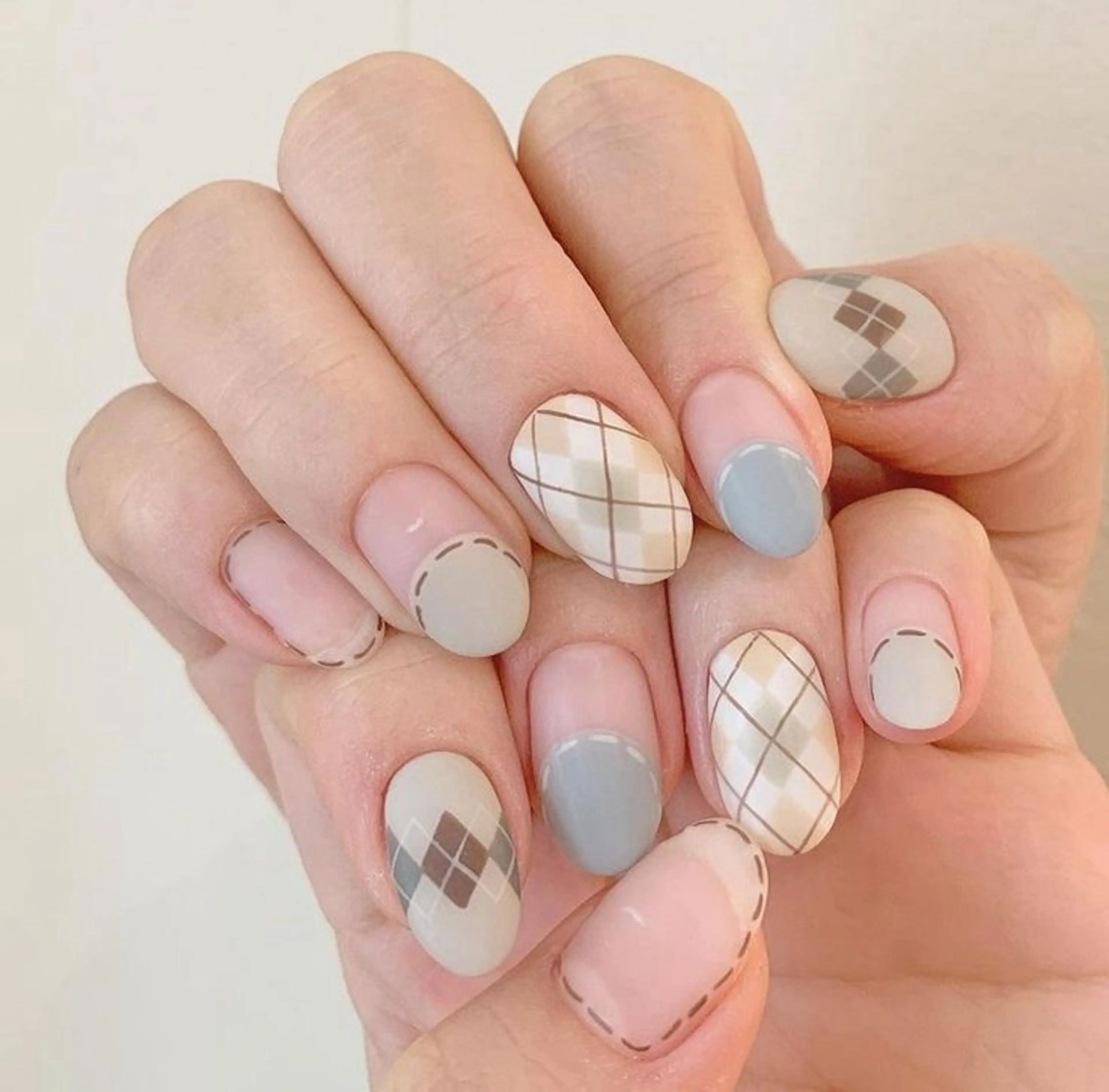 ネイル ハンドネイル EMI ANA.CHUOのネイルデザイン