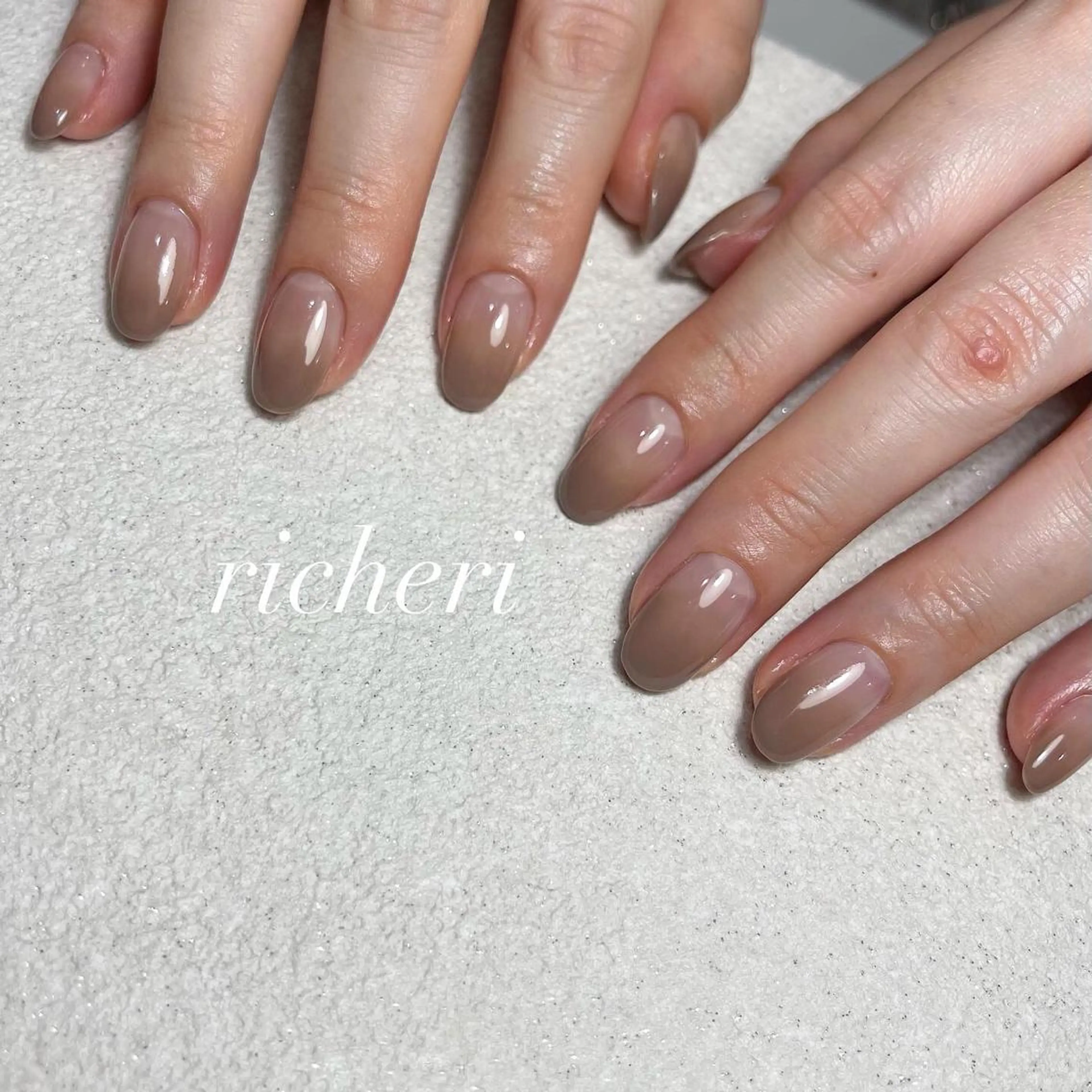 ミディアム ネイル 韓国風ヘア アートネイル フレンチネイル ジェルネイル ガラスフレンチ richeri beautyのエステ・リラクイメージ