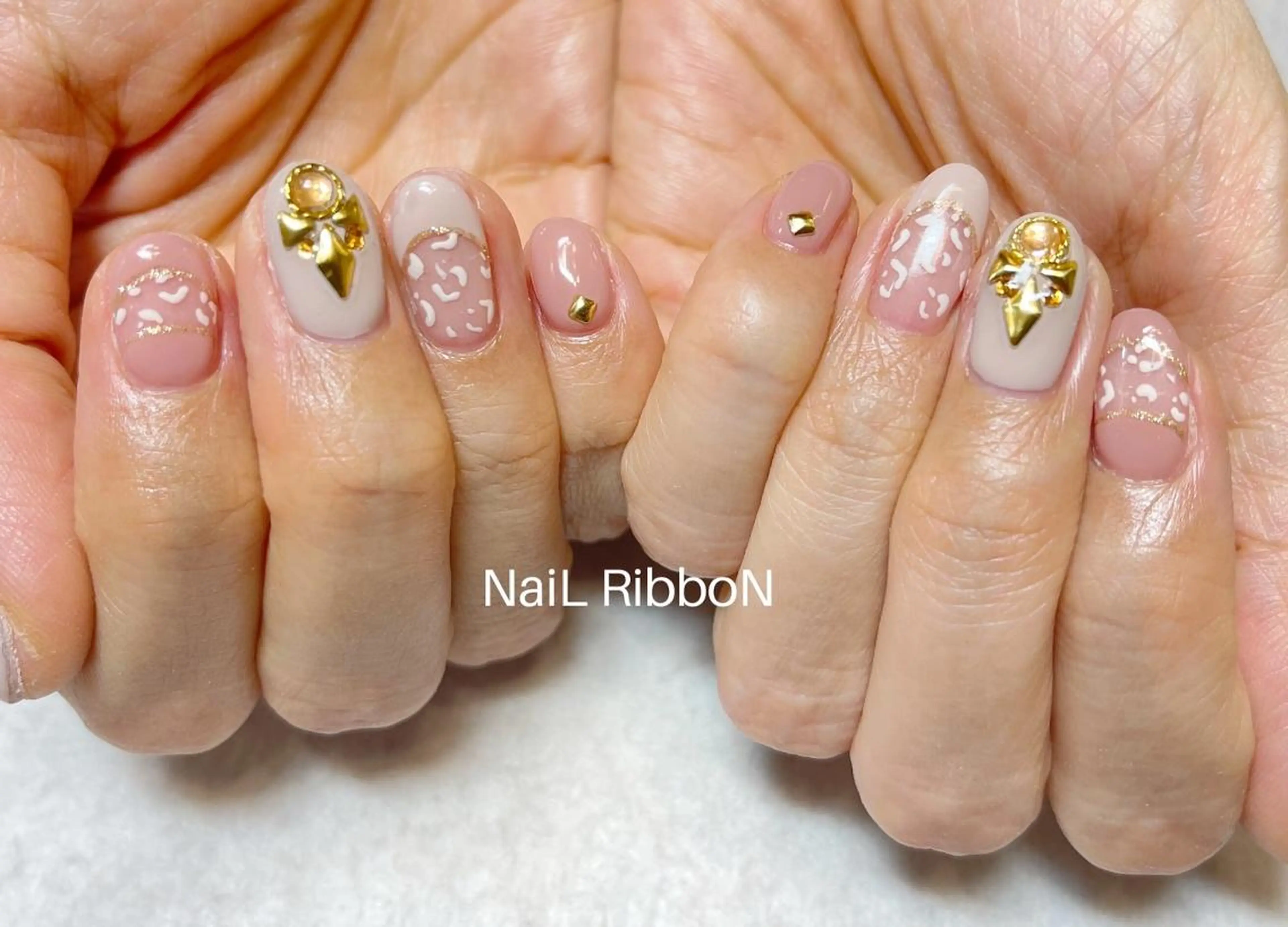 ネイル ネイルリボン 受付スタッフのネイルデザイン