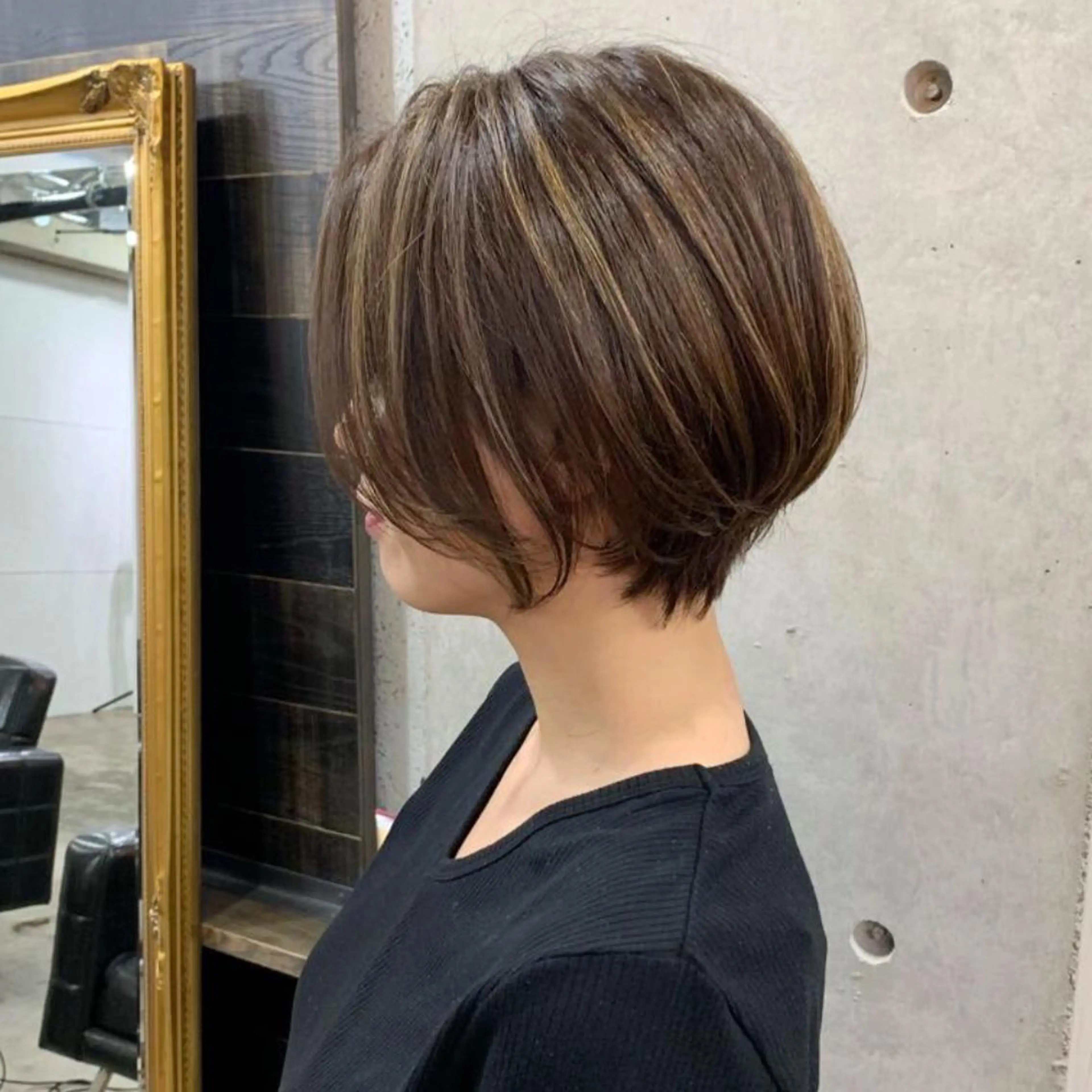 ショート カラー ネイル ハイライトカラー ハイライト ショートヘア ショートネイル 中山 天地のヘアスタイル