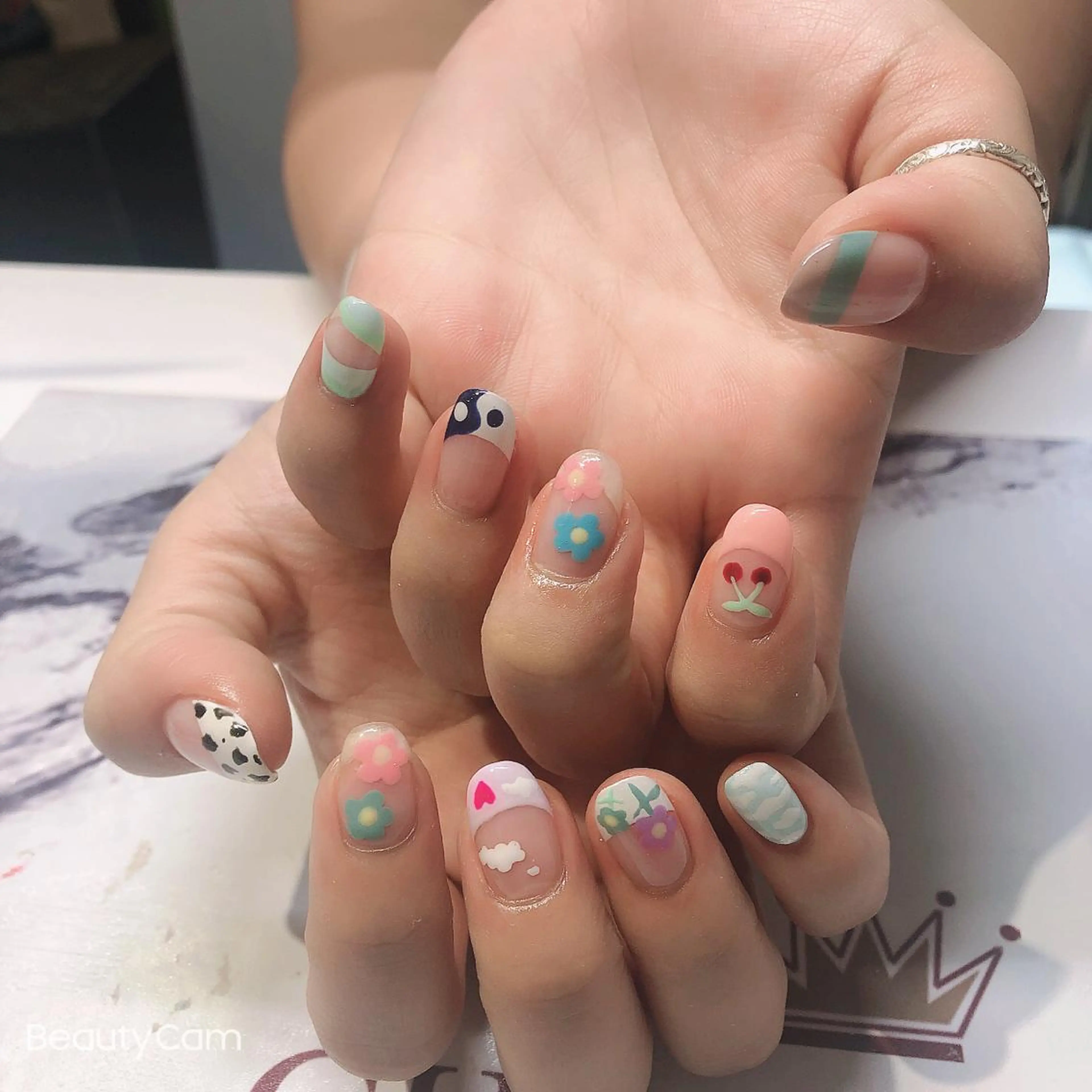 ネイル ハンドネイル Guarendo錦糸町店所属・ガレンドウ 白澤 愛子のネイルデザイン