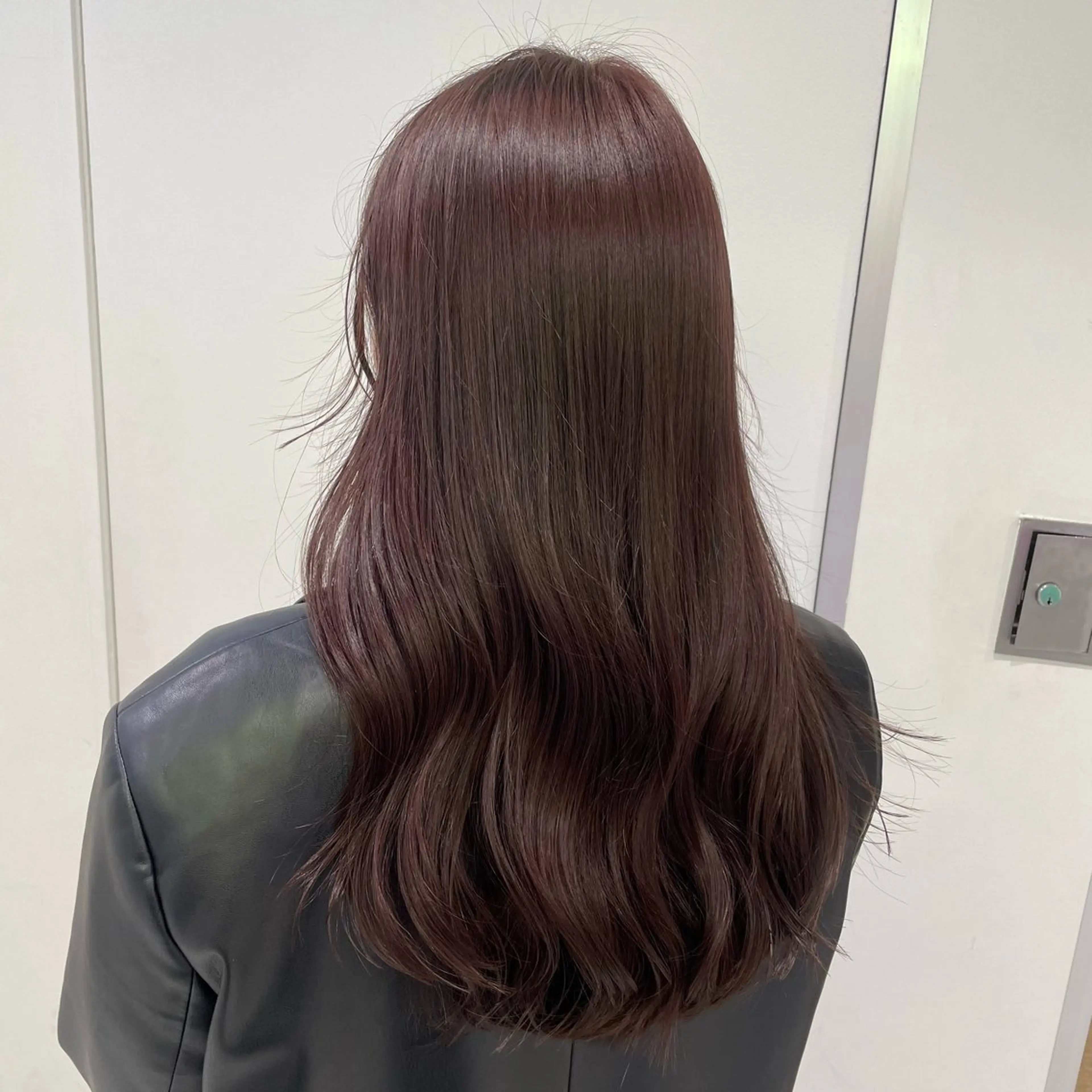 セミロング カラー ヘアカラー トリートメント ヘッドスパ ヘアセット 大人っぽ♡上品な暖色 ♡ブリーチなし♡のヘアスタイル