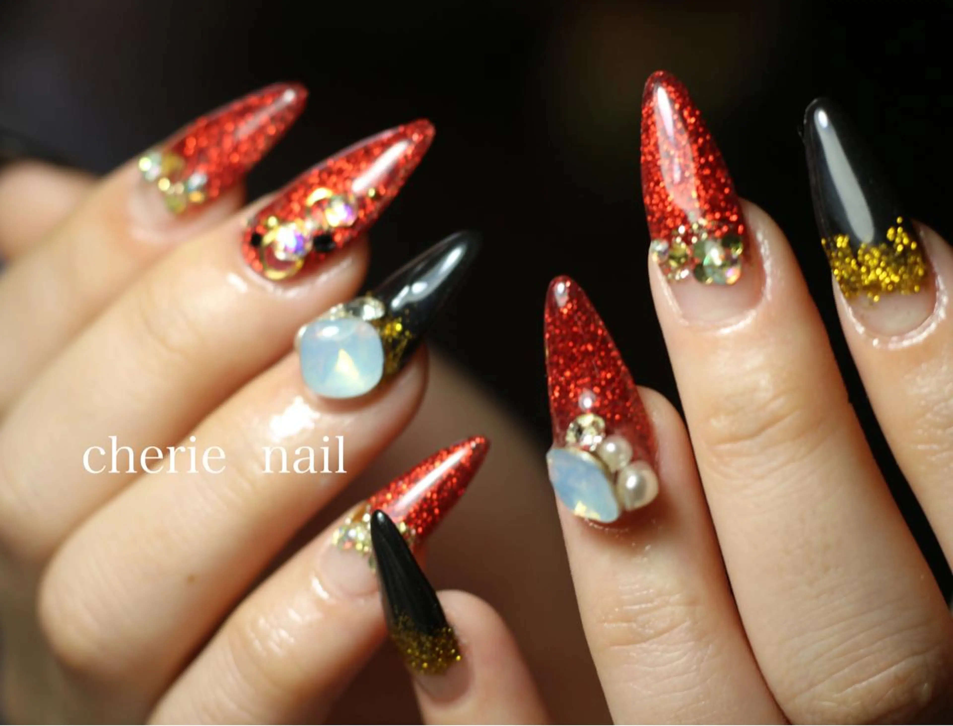 ネイル 成人式 長さ出し ラメ(グリッター) スカルプネイル ハンドネイル cherie nail所属・馬場 鮎のエステ・リラクイメージ