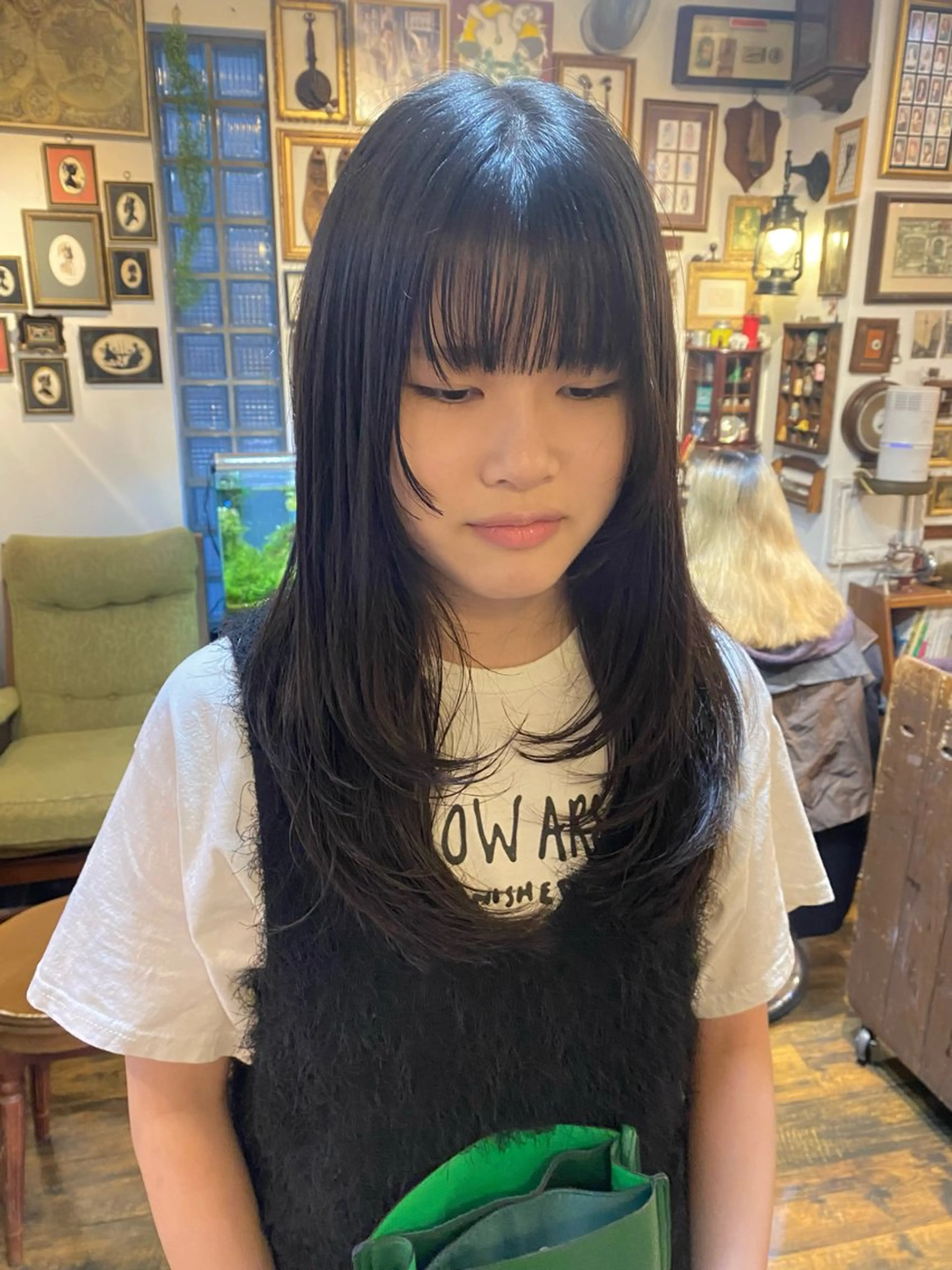 セミロング カラー 顔まわりレイヤー レイヤーカット ヤスザトアヤノ ／レイヤー／オリーブのヘアスタイル