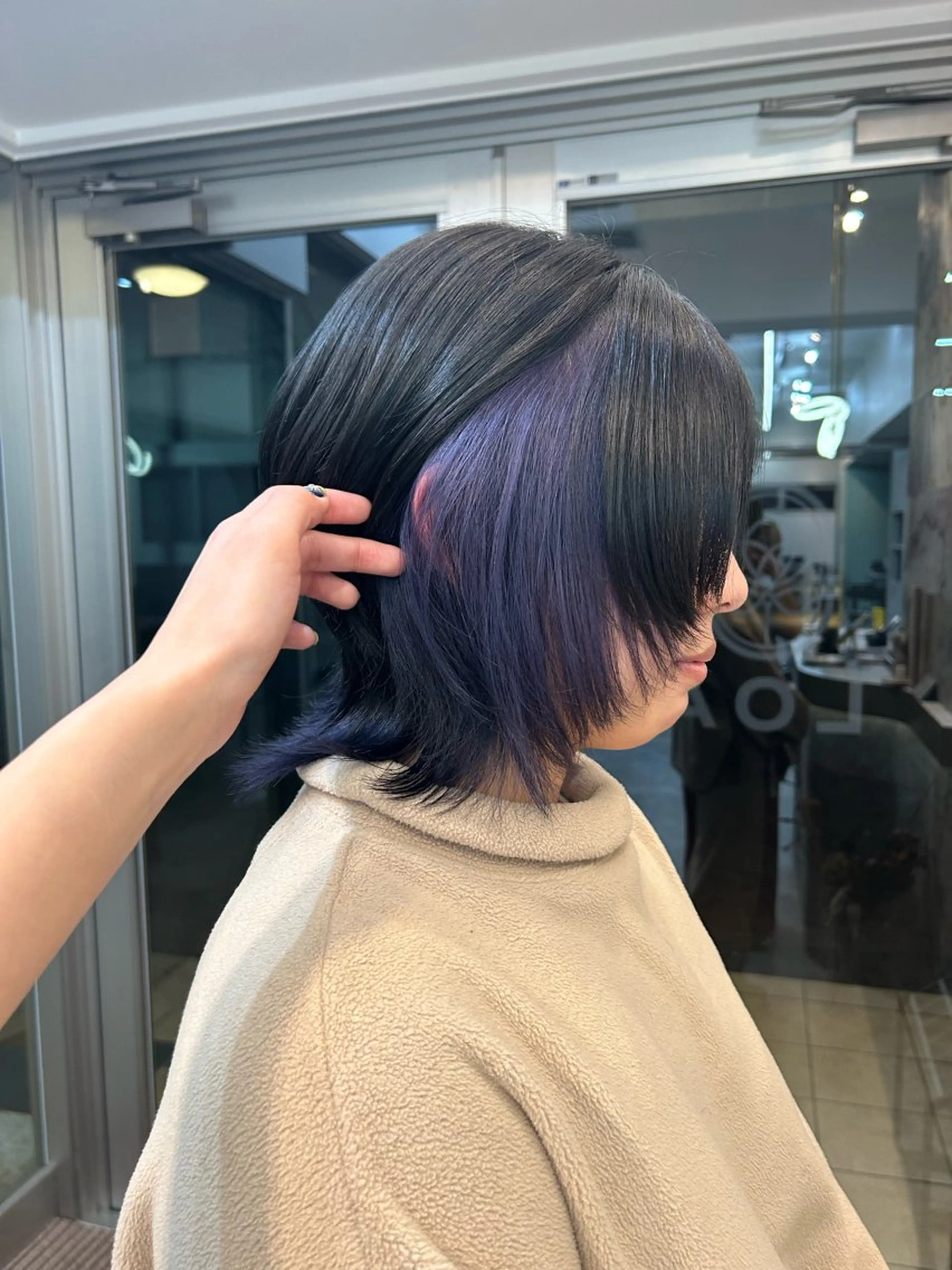 カラー 黒髪 ブルーカラー ブルーブラック インナーカラー ヘアカラー LOA Ririのヘアスタイル