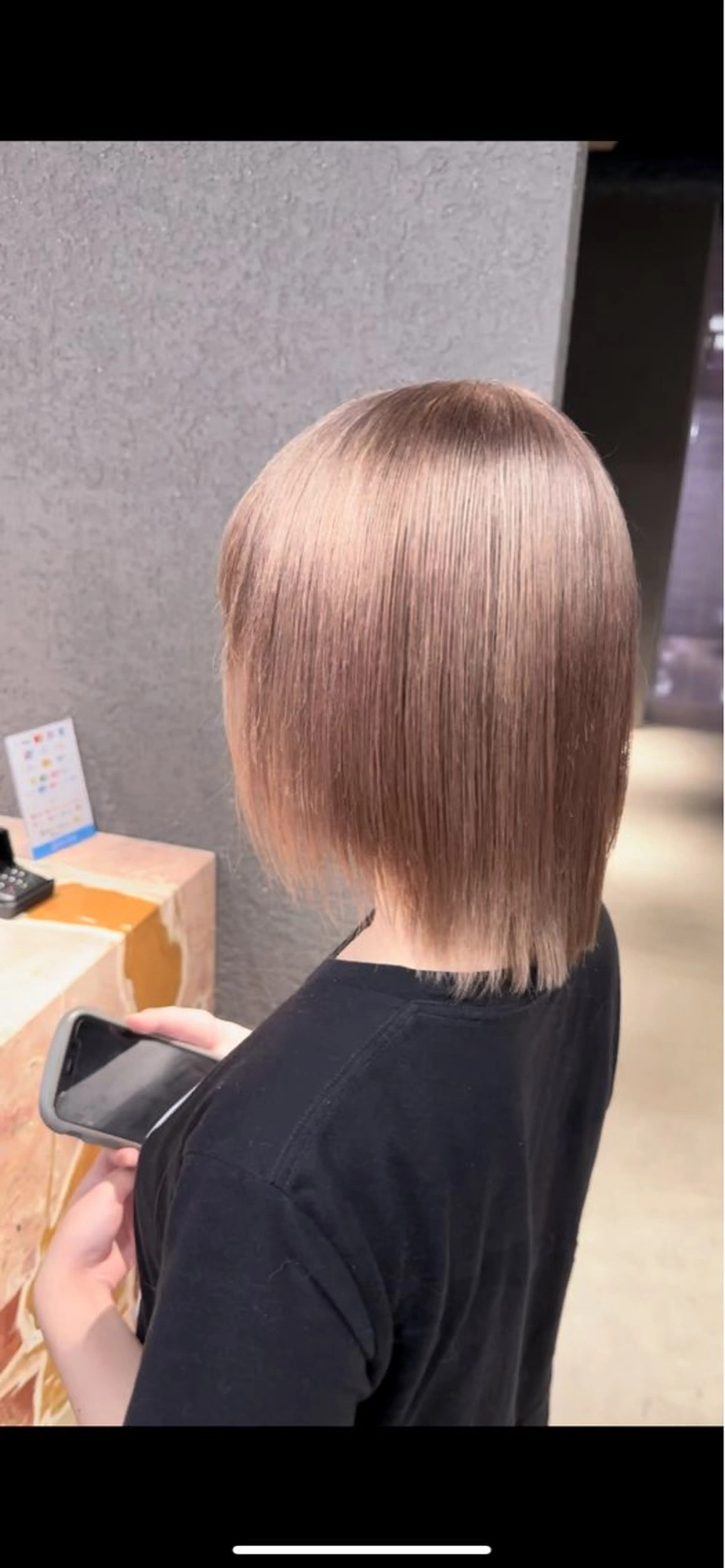 ミディアム レイヤーカット トリートメント ハイトーン/ 縮毛矯正のヘアスタイル