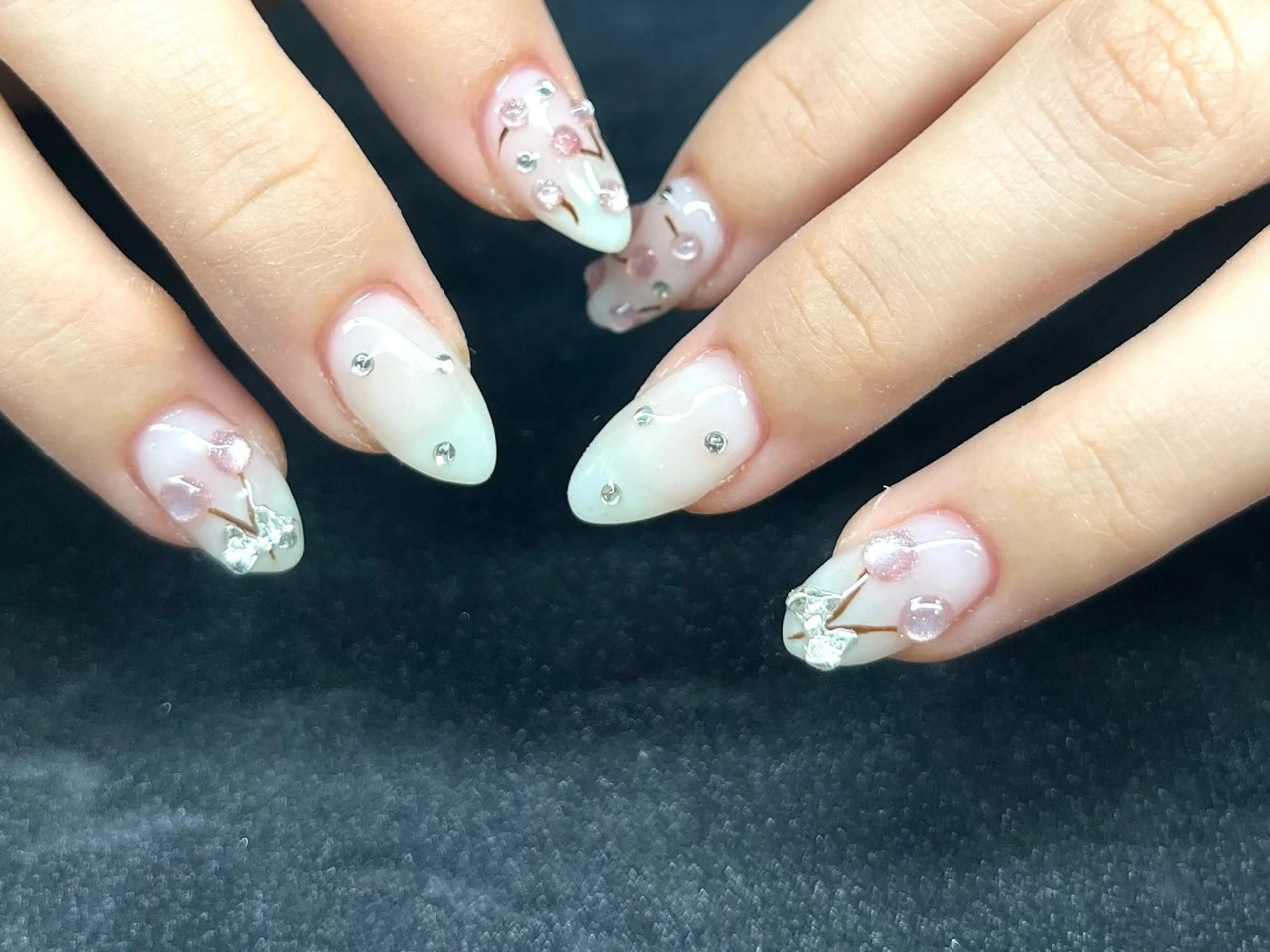 ネイル ハンドネイル Chika .のネイルデザイン