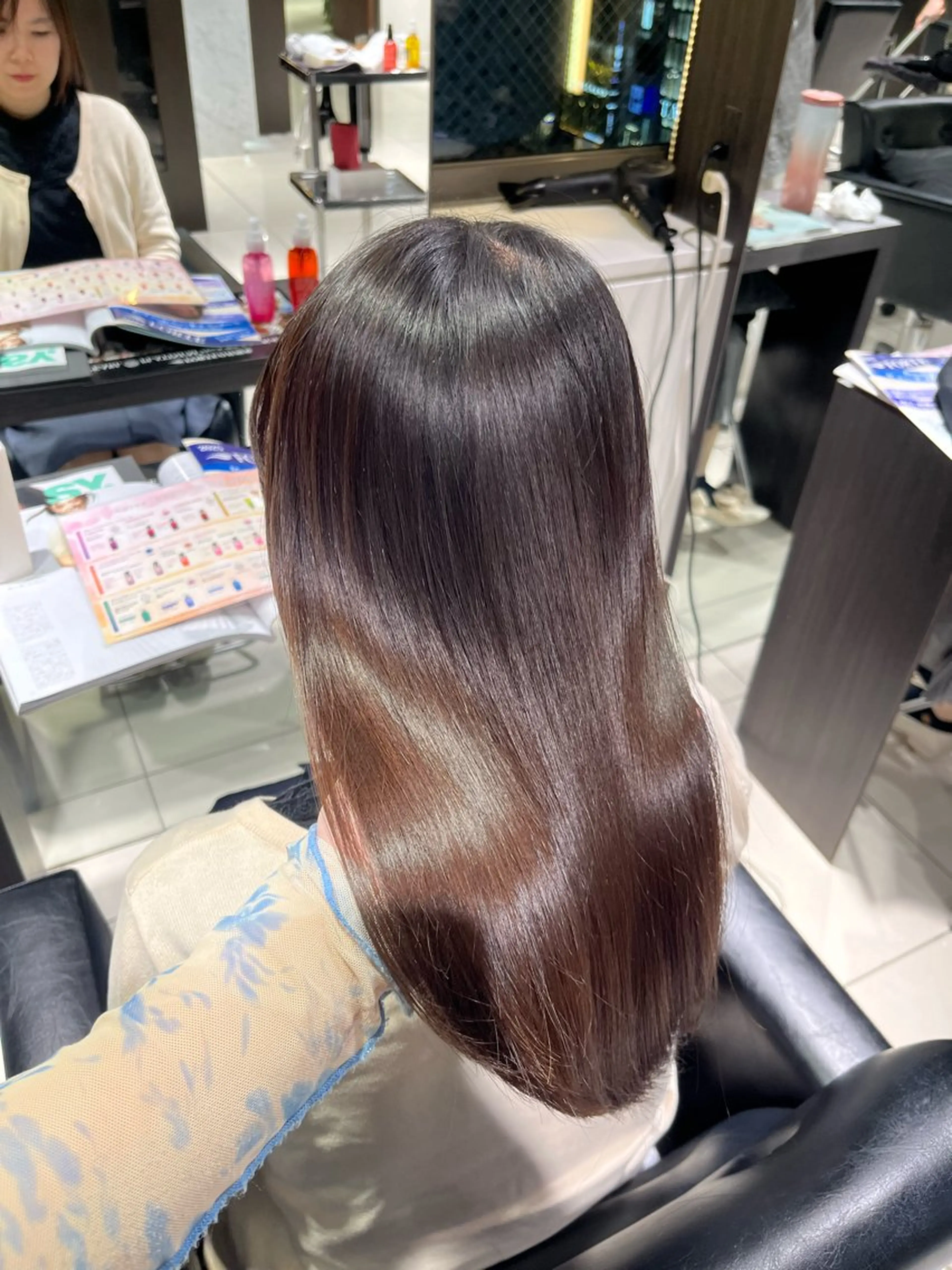 ミディアム トリートメント レイヤー×艶髪🤎. 𝜗𝜚hitomiのヘアスタイル