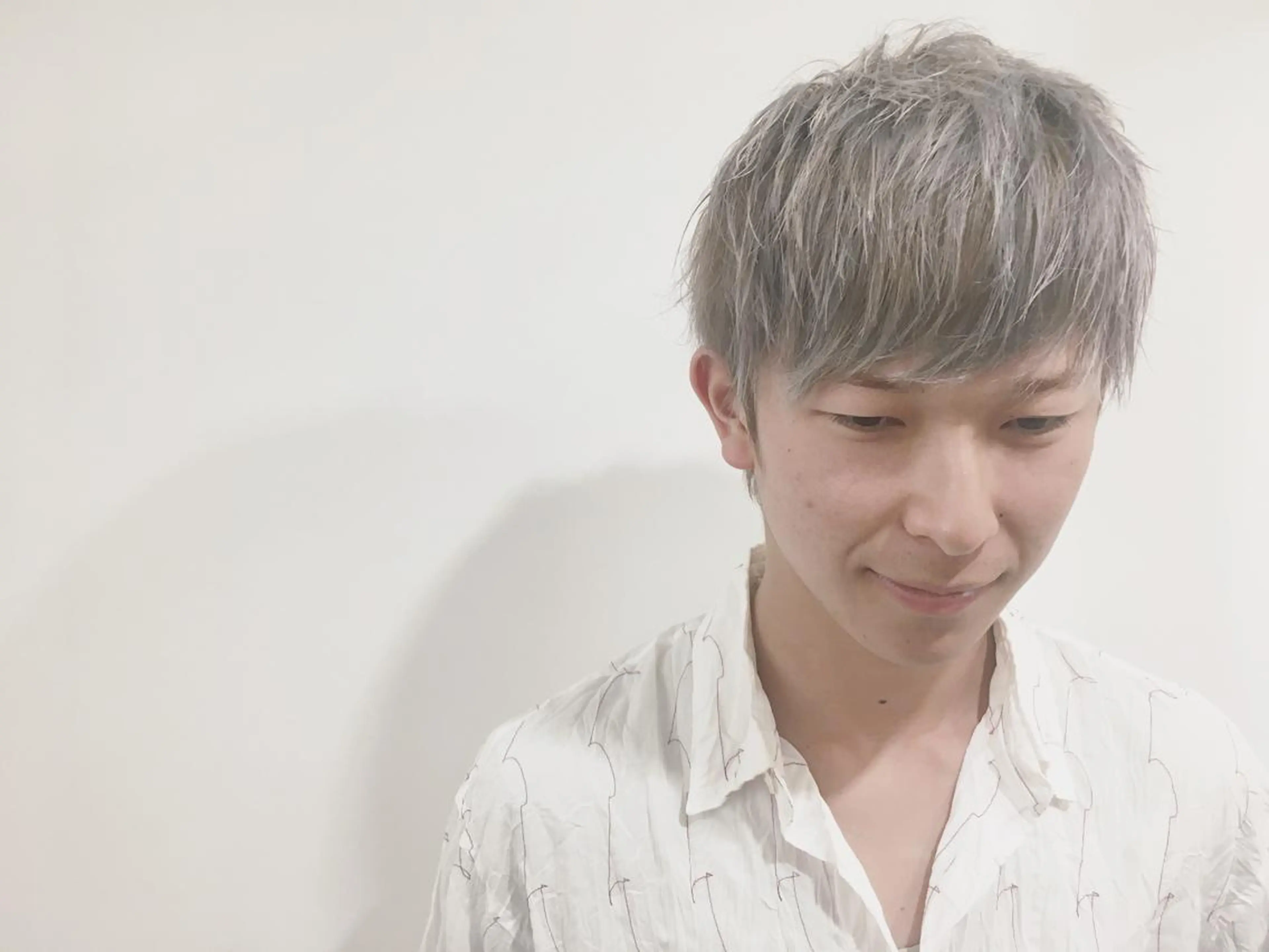 カラー メンズ ダブルカラー シルバー てんま さやかのヘアスタイル