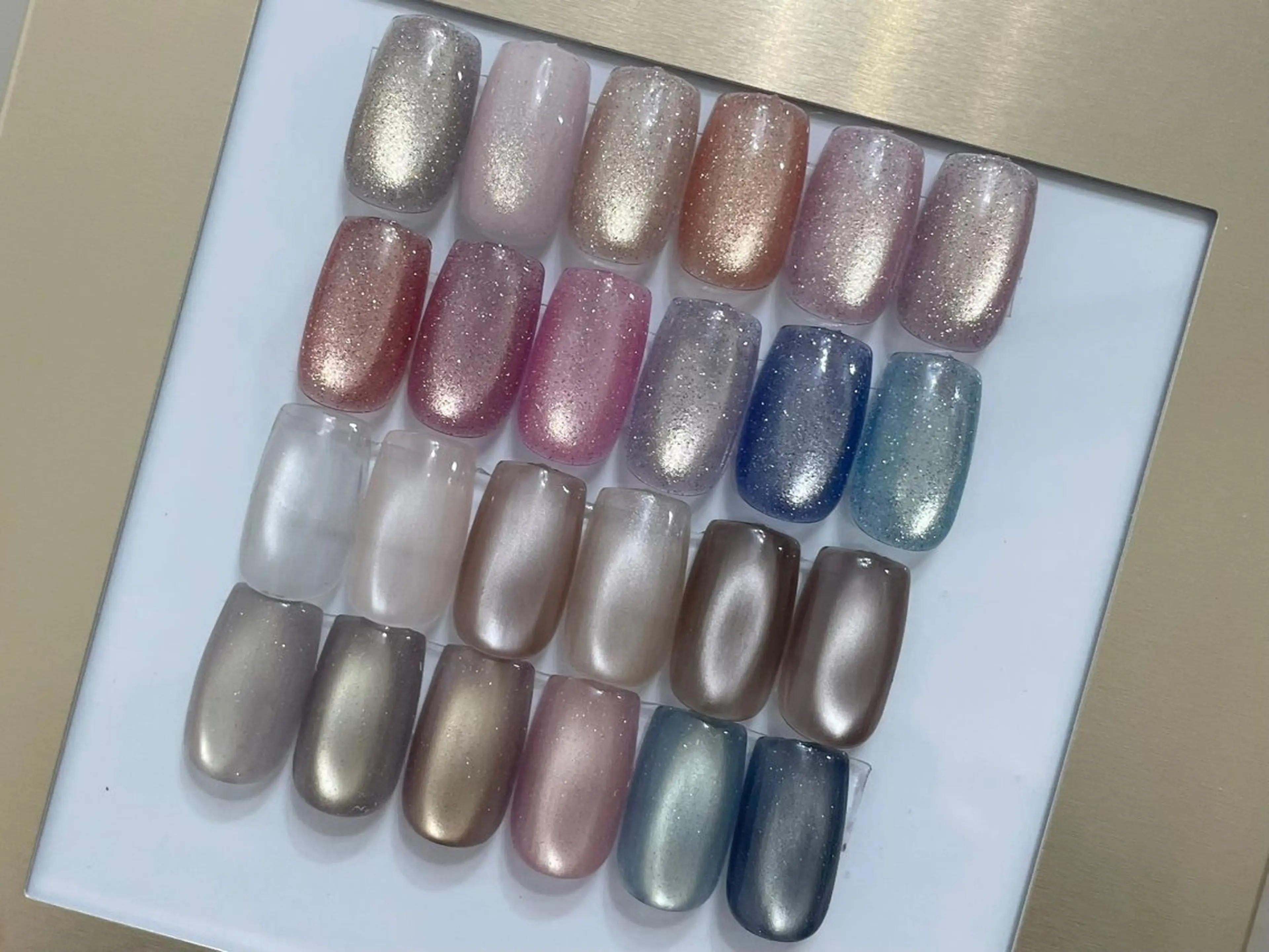 ネイル キラキラネイル マグネットネイル -NAIL SALON-　ETORO所属・ishibashi himawariのネイルデザイン