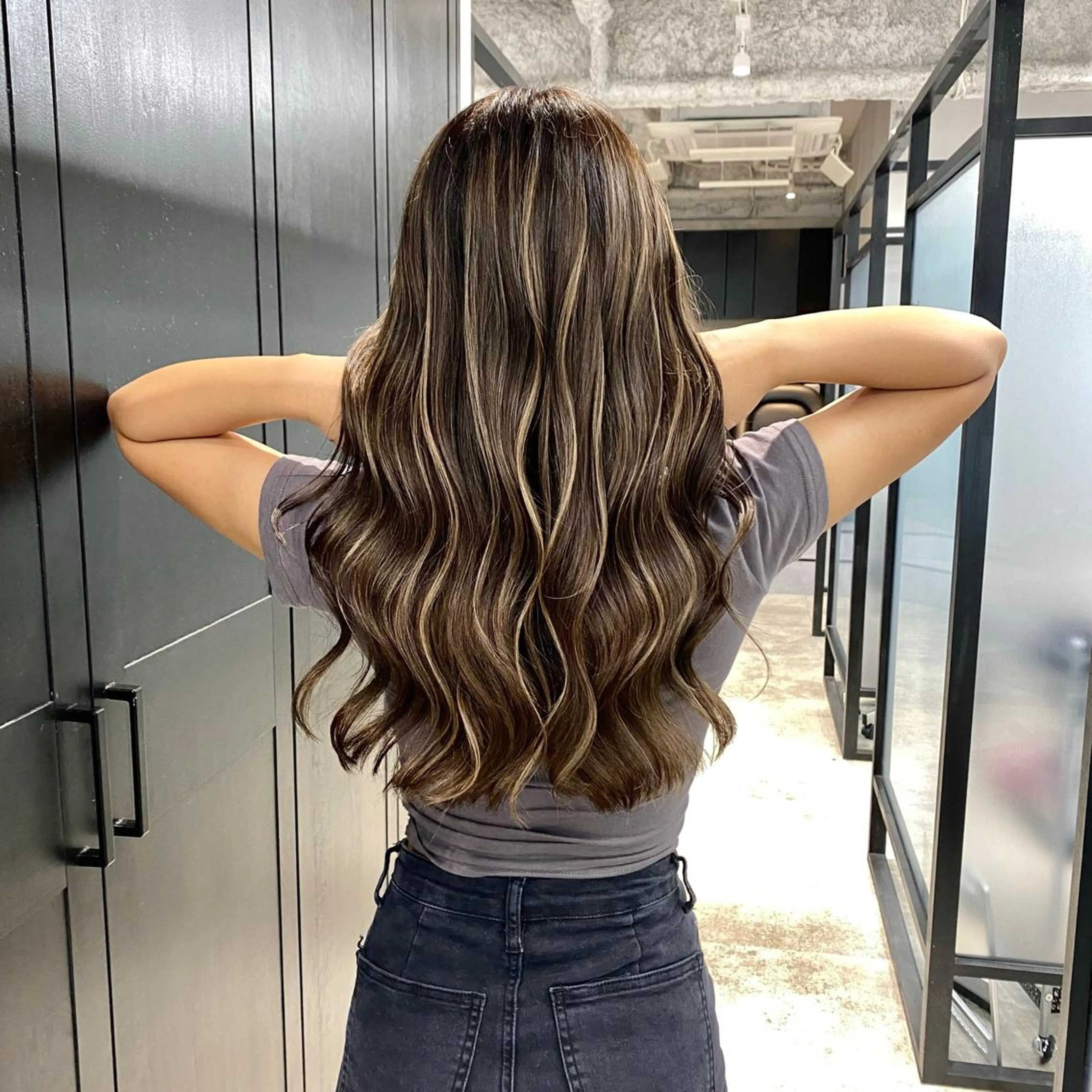 ✨ケアブリーチ使用✨人気No2‼️カット＋ハイライトカラー＋高保湿トリートメントの写真