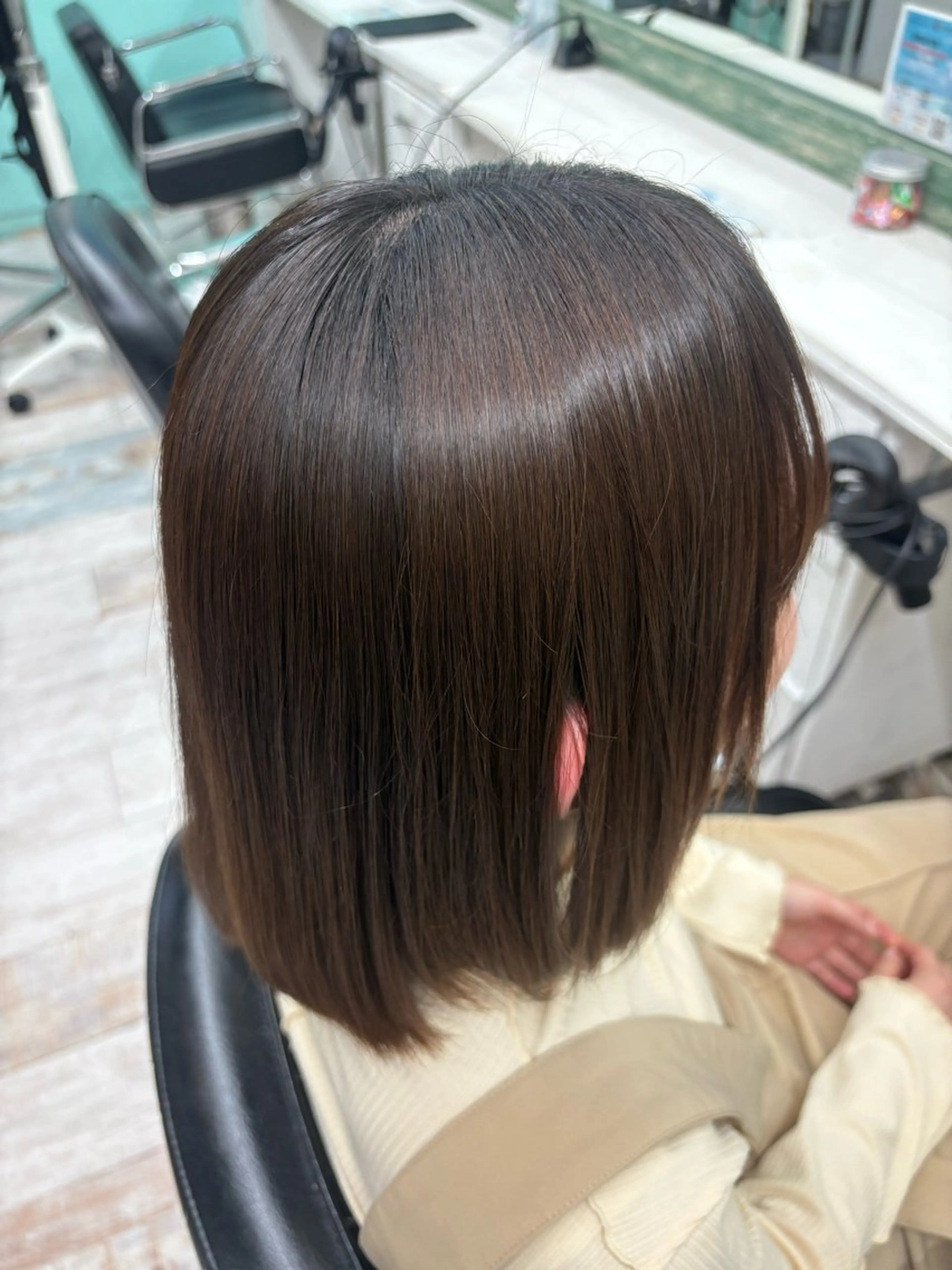 ショート 酸性ストレート mo neのヘアスタイル