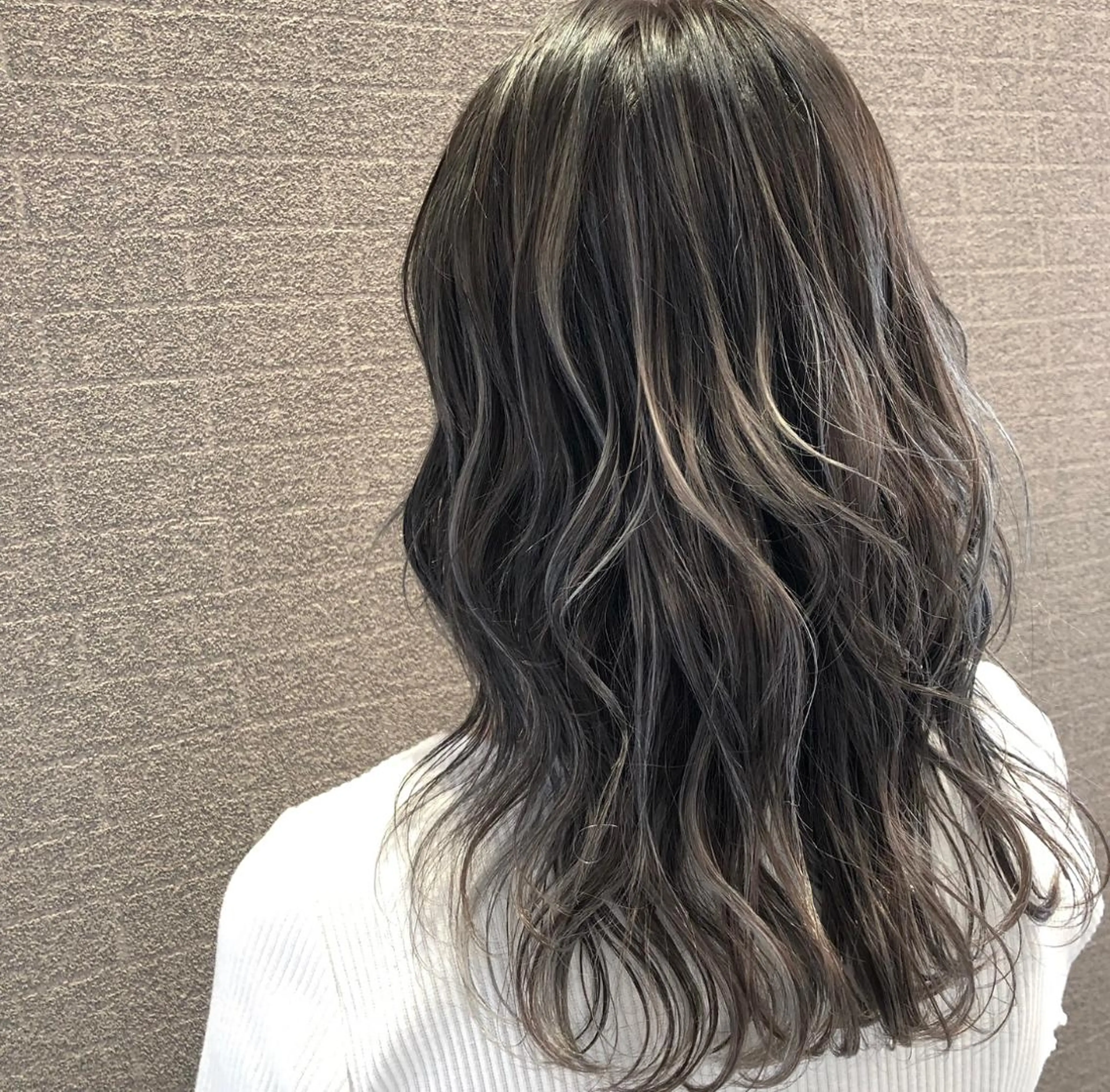 セミロング カラー ヘアアレンジ ブリーチ ハイライトカラー ハイライト アンドウ ユウ/ レイヤーカット/韓国のヘアスタイル