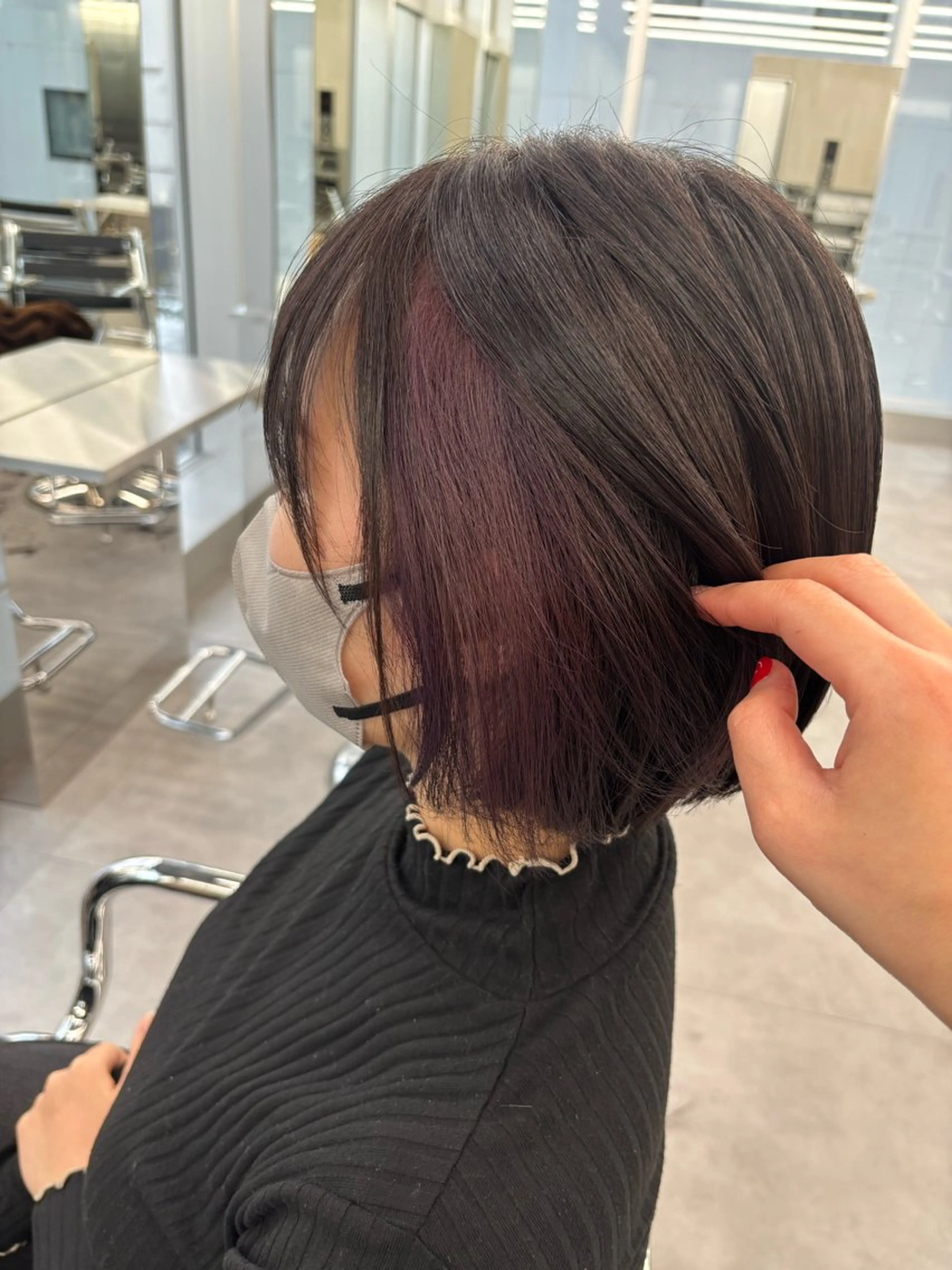 ショート パープルカラー ナンバーナイン所属・佐藤 莉子のヘアスタイル