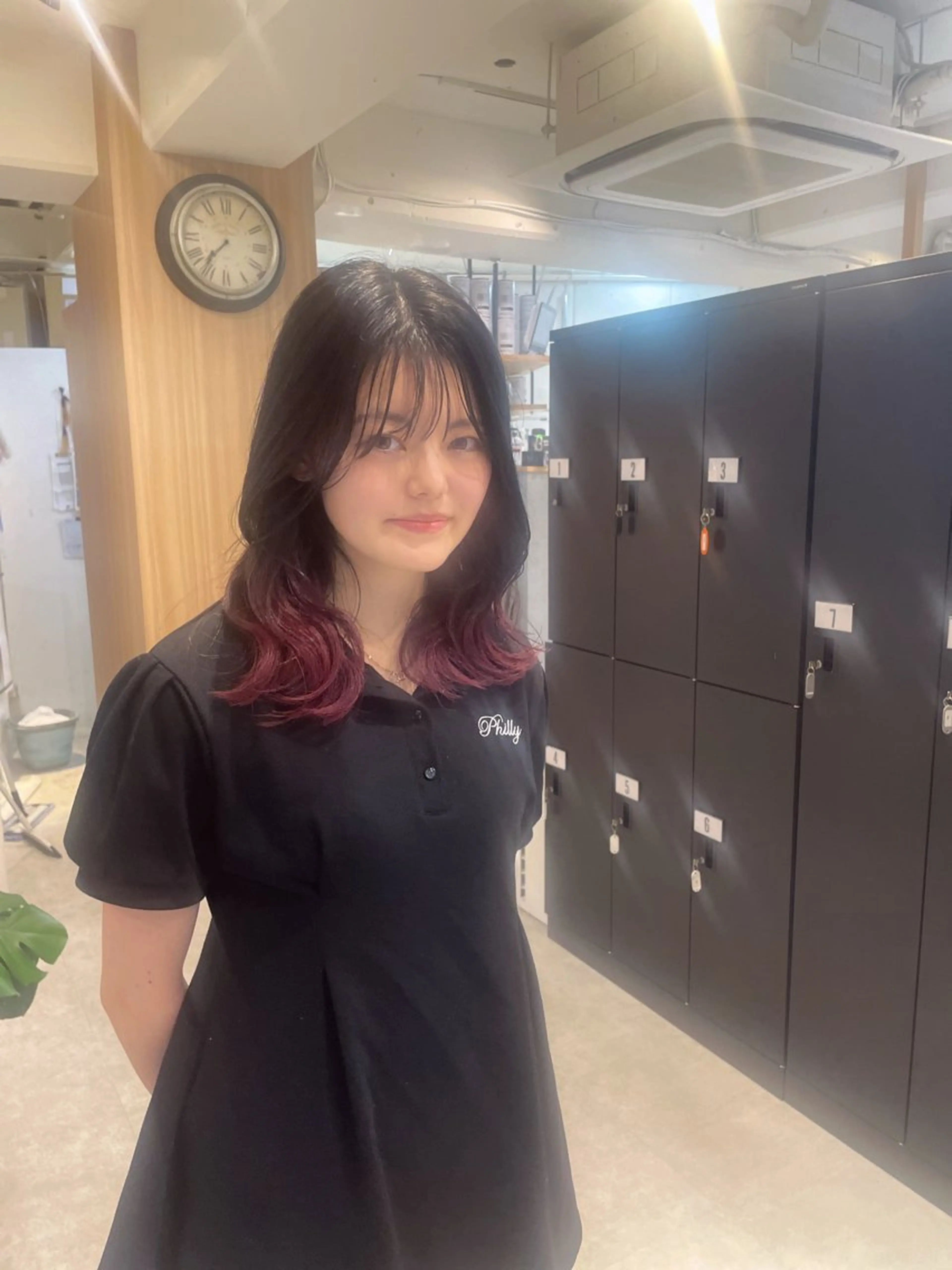 セミロング くびれヘア くびれレイヤー レイヤーカット Stage Reco所属・岩崎 つぐみのヘアスタイル