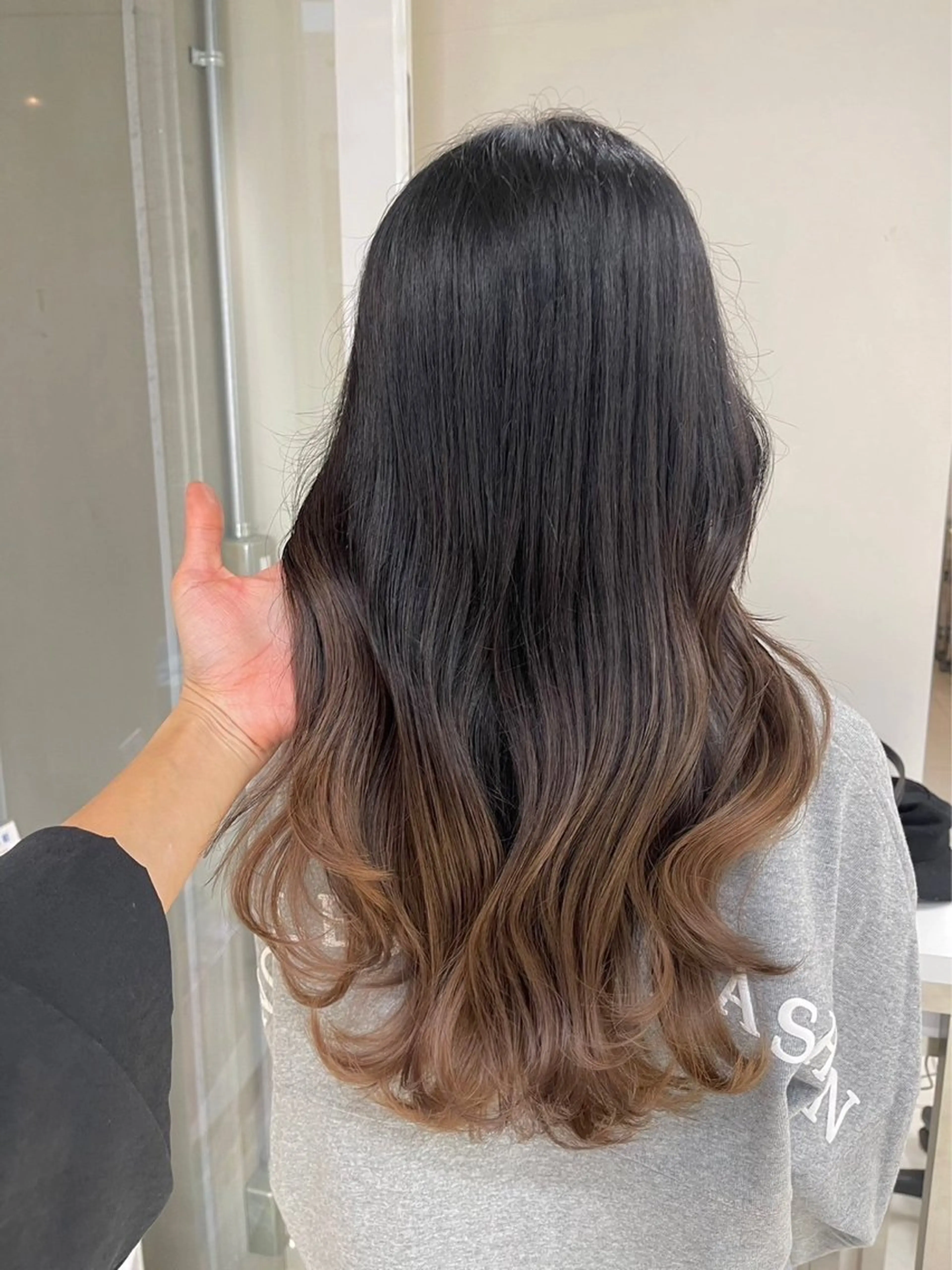 ロング カラー ベージュカラー 透明感カラー ハイライトカラー ハイライト カット ヘアカラー トリートメント ヘッドスパ 巻けるケア縮毛矯正✨ ケアカラー✨山下のヘアスタイル