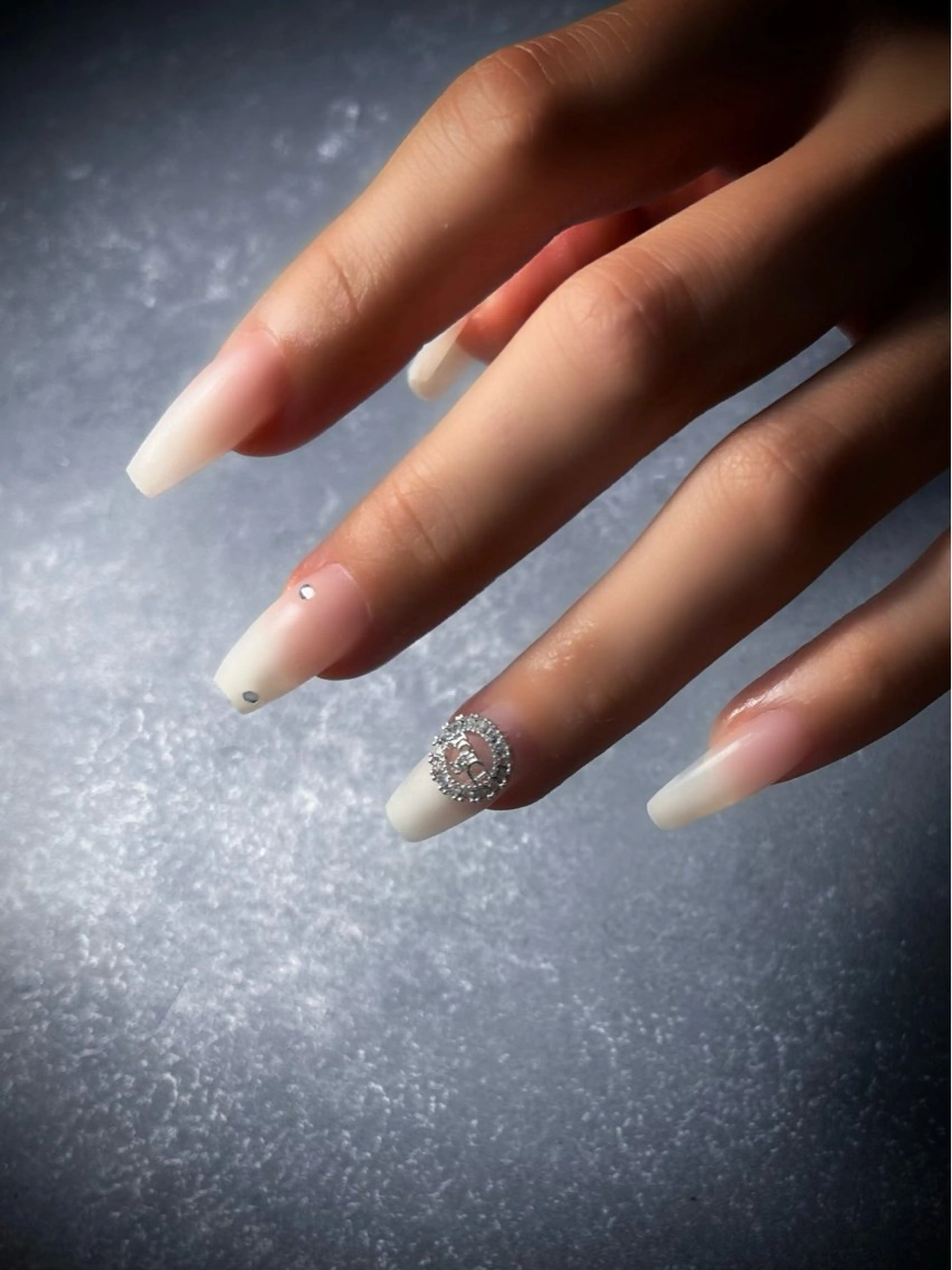 ネイル キラキラネイル マグネットネイル ワンカラーネイル スカルプネイル ワンホンネイル nine.🦋 YUKOのネイルデザイン