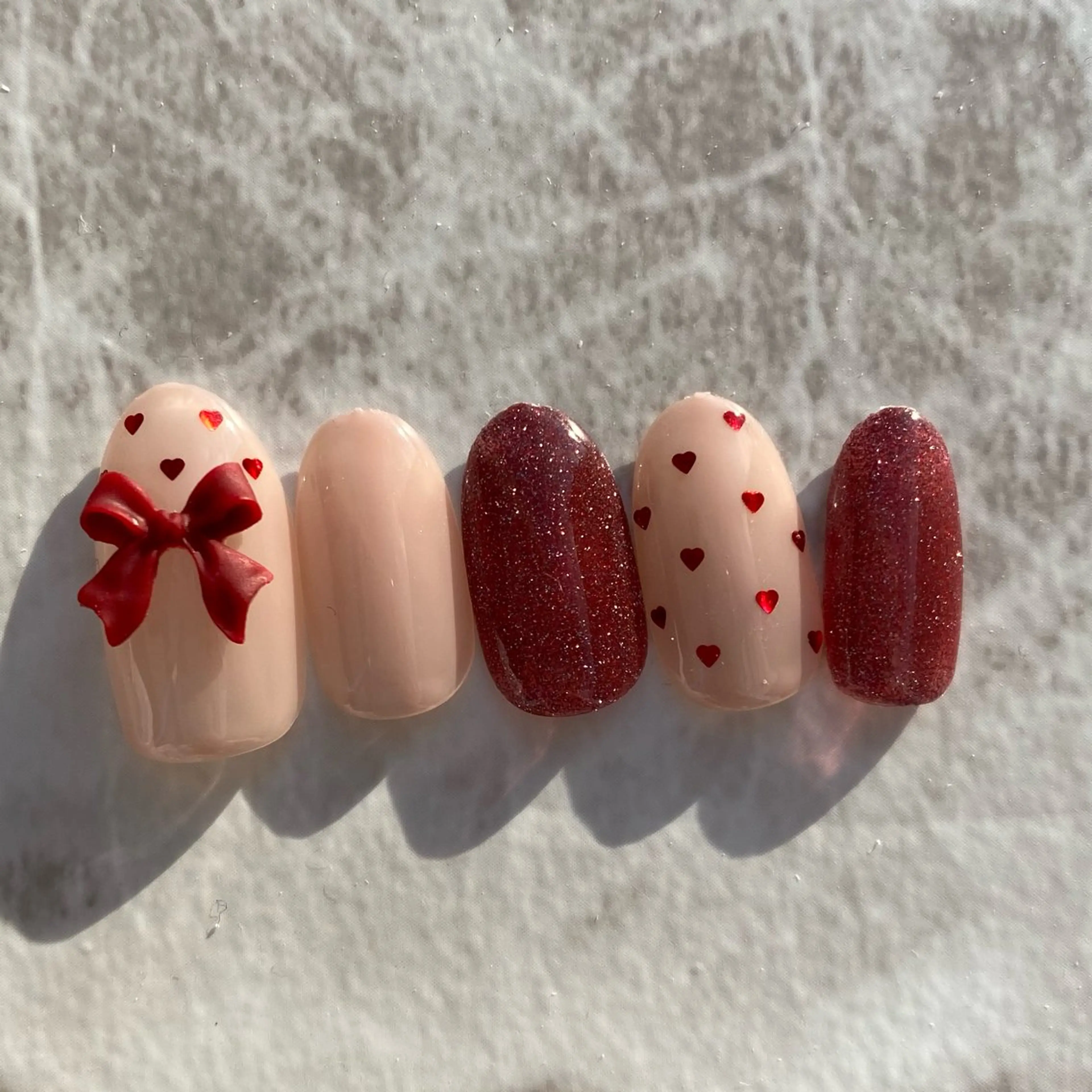 ネイル フラッシュネイル ハート キラキラネイル ワンカラーネイル 赤色 ハンドネイル ハンドケア RaLa（ネイル&アイラッシュ）所属・🫧RaLa ⭐︎AYAKA🫧のネイルデザイン