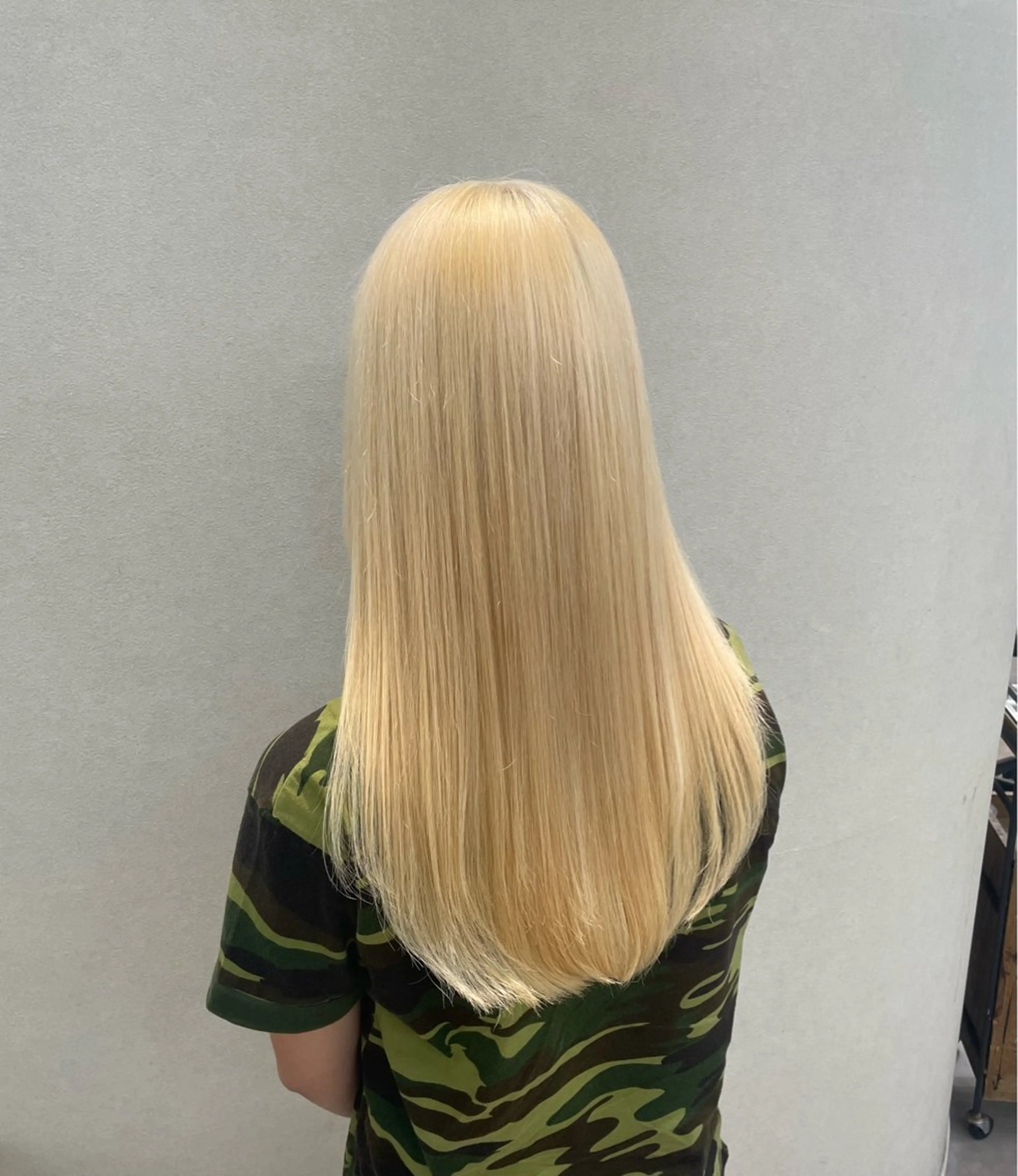 カラー 抜きっぱなしブロンド YUE(ユエ)☁️ アユナのヘアスタイル