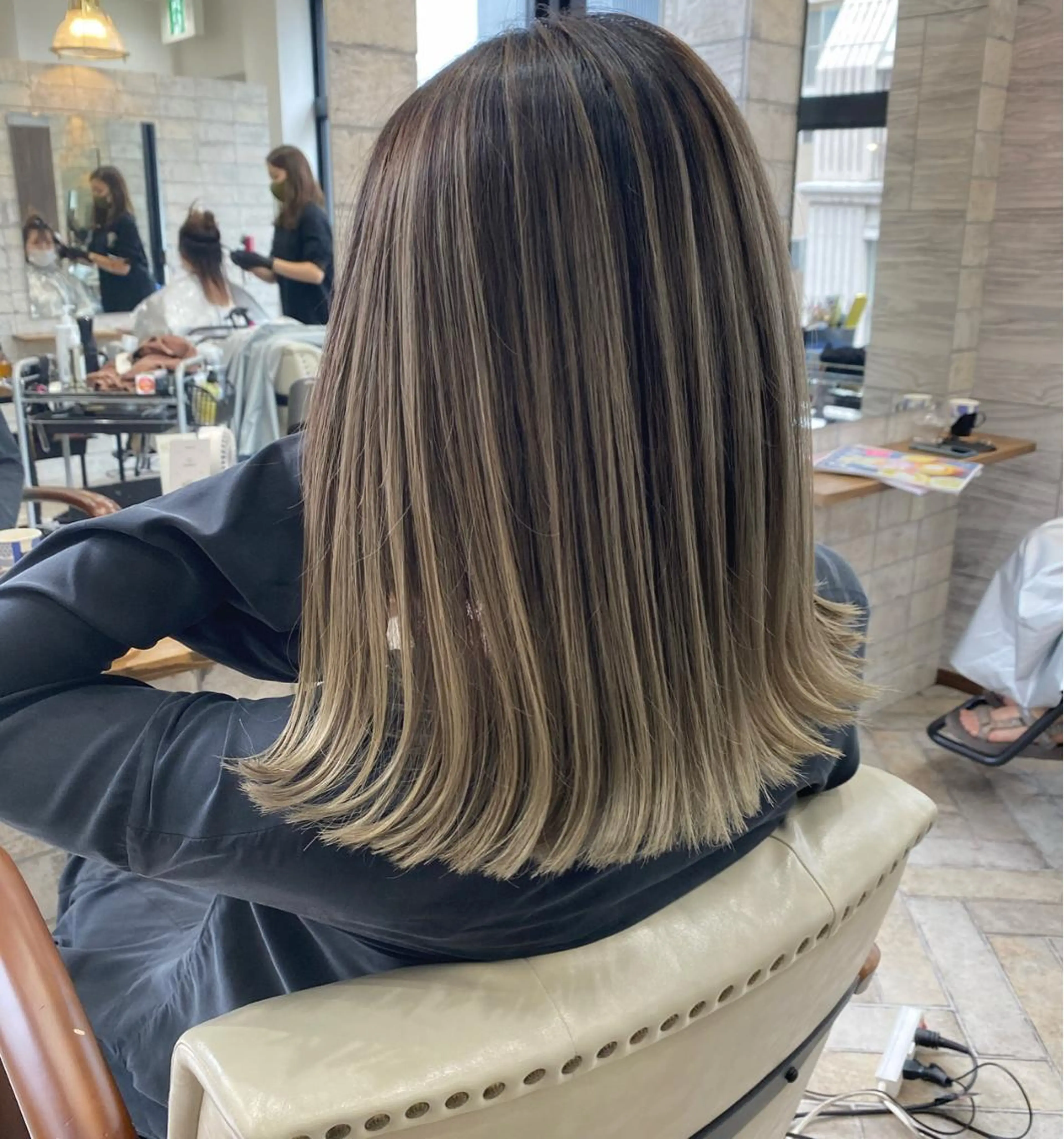 ミディアム カラー パーマ ヘアアレンジ メンズ キッズ ネイル マツエク・マツパ カット ヘアカラー ハイライト、レイヤー カット/西梅田/中西のヘアスタイル