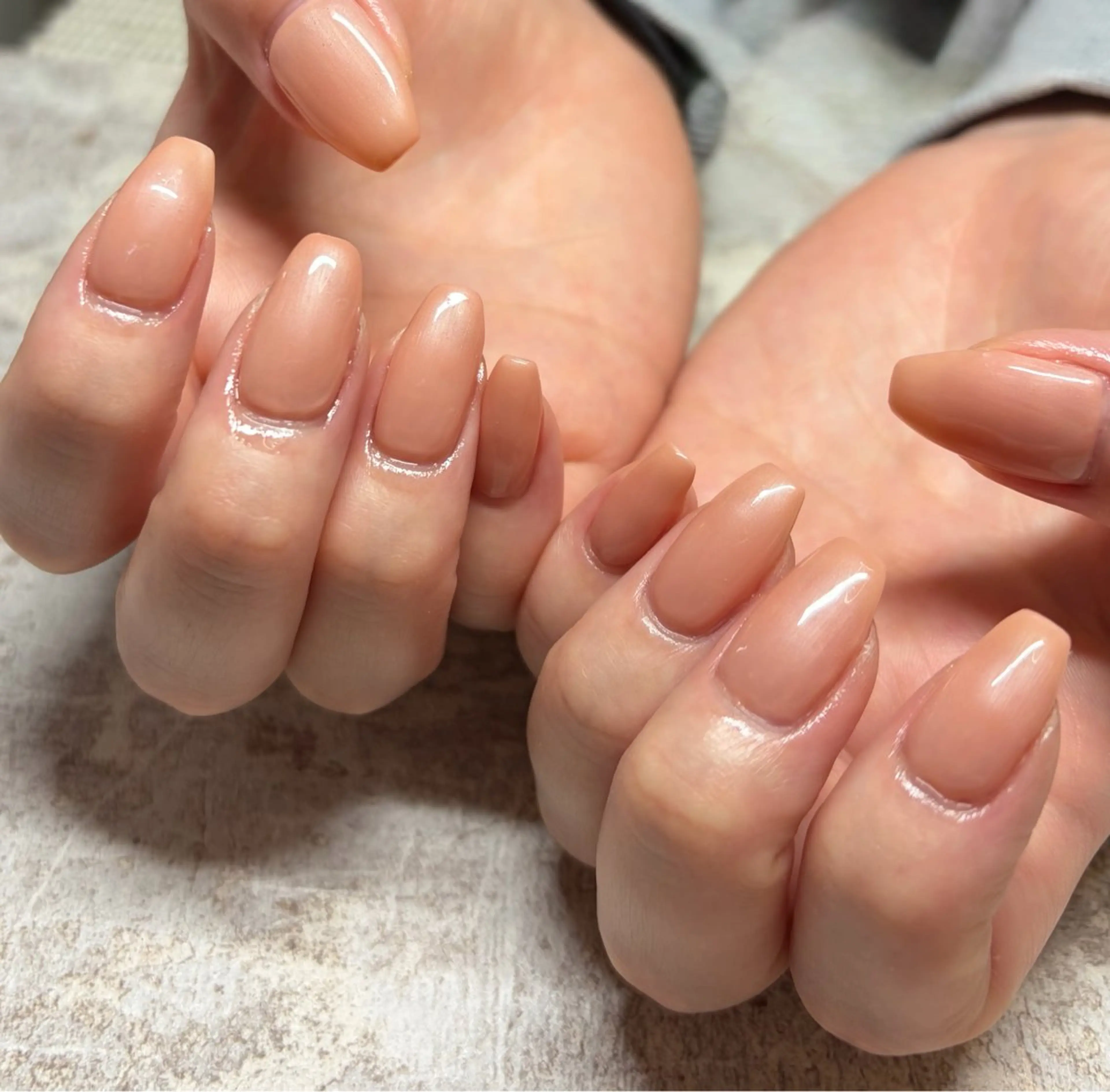 ネイル ロエ所属・Lowé いちごのネイルデザイン