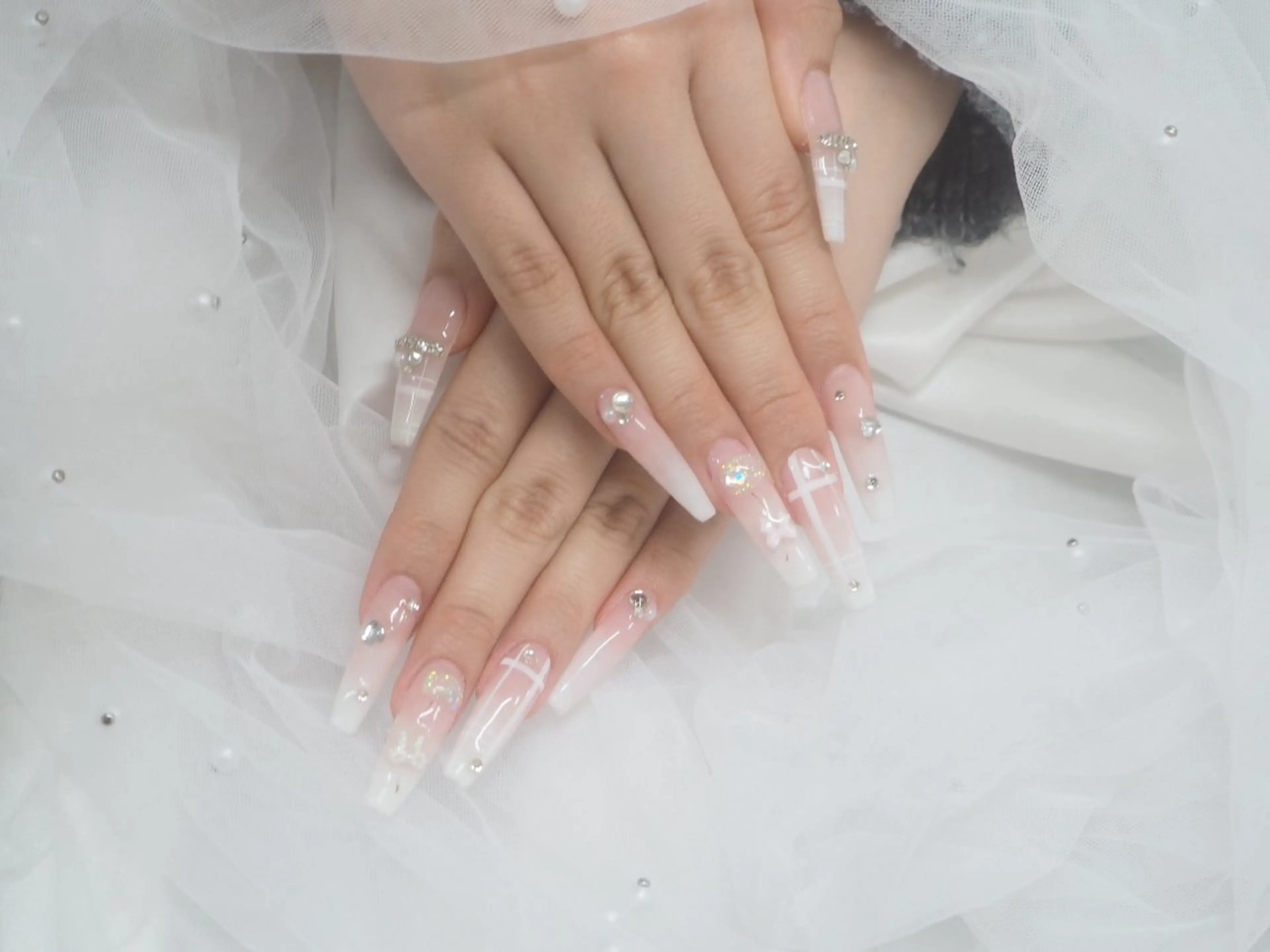 ロング ハンドネイル 中道 彩花のネイルデザイン