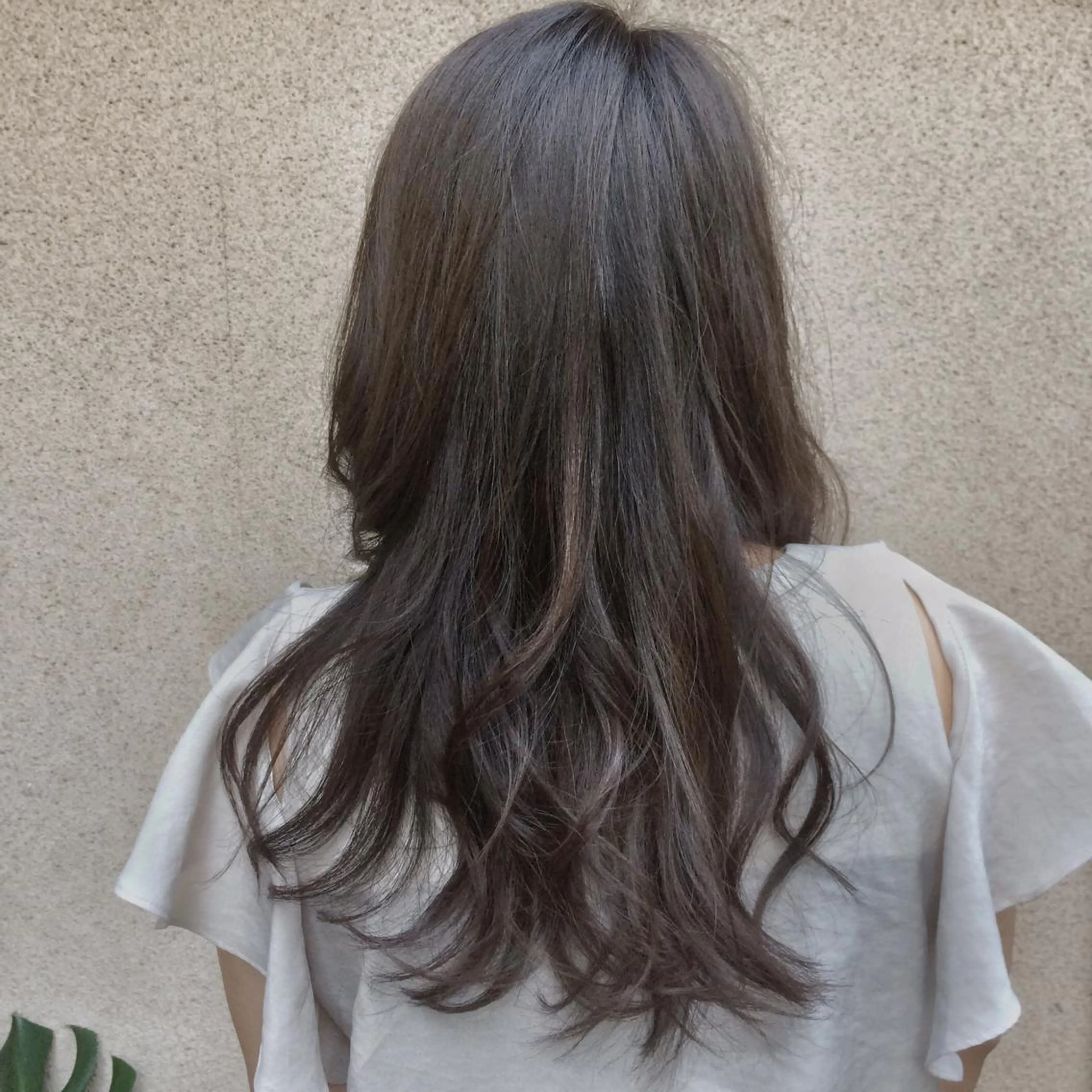 セミロング カラー アッシュ ブルーカラー ブルージュ 透明感カラー vato マンツーマンサロンのヘアスタイル