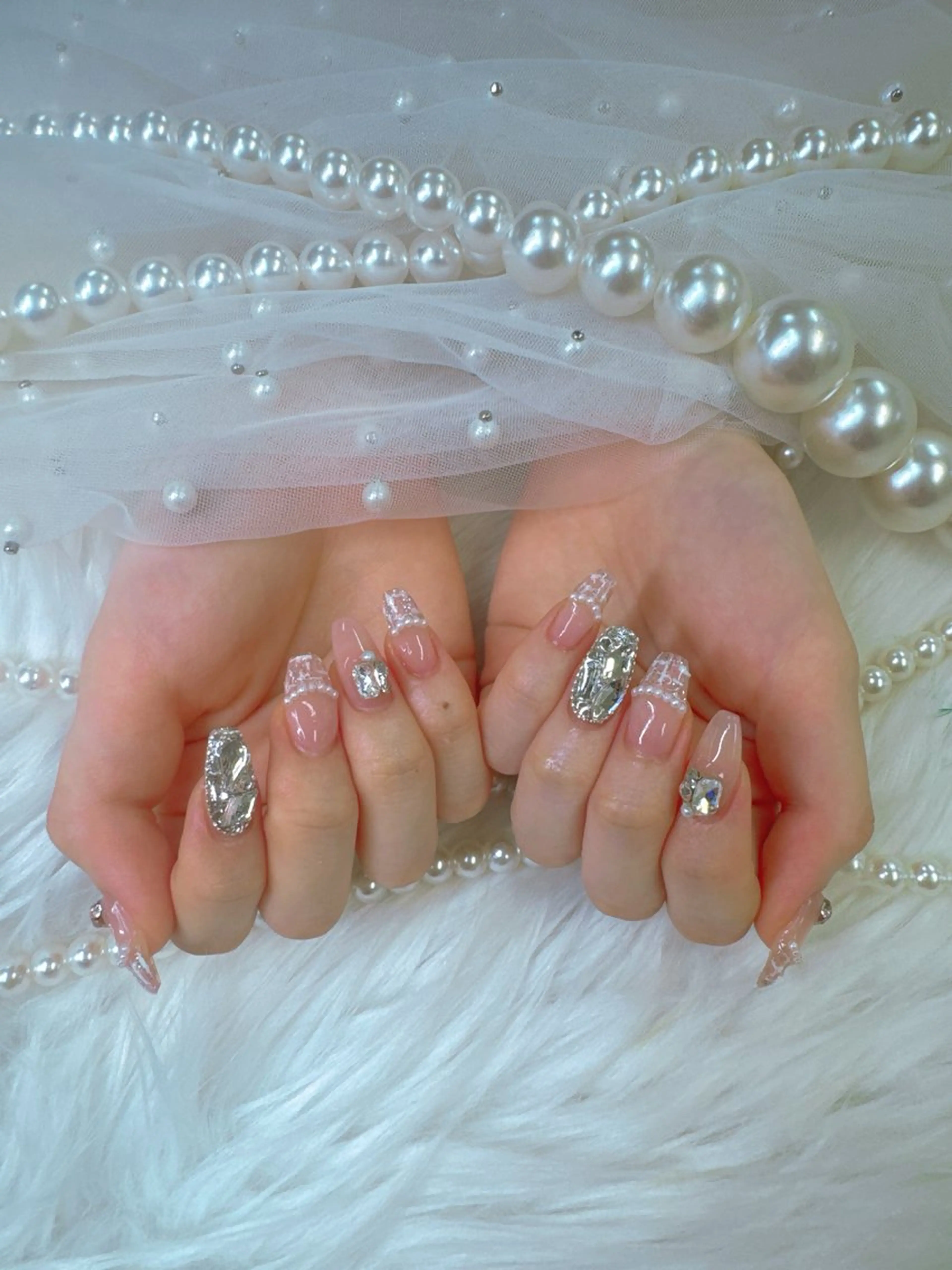 ネイル ボルドー チークネイル ドット 長さ出し フレンチネイル ハンドネイル クイーンズネイル銀座所属・Queeens nailのネイルデザイン