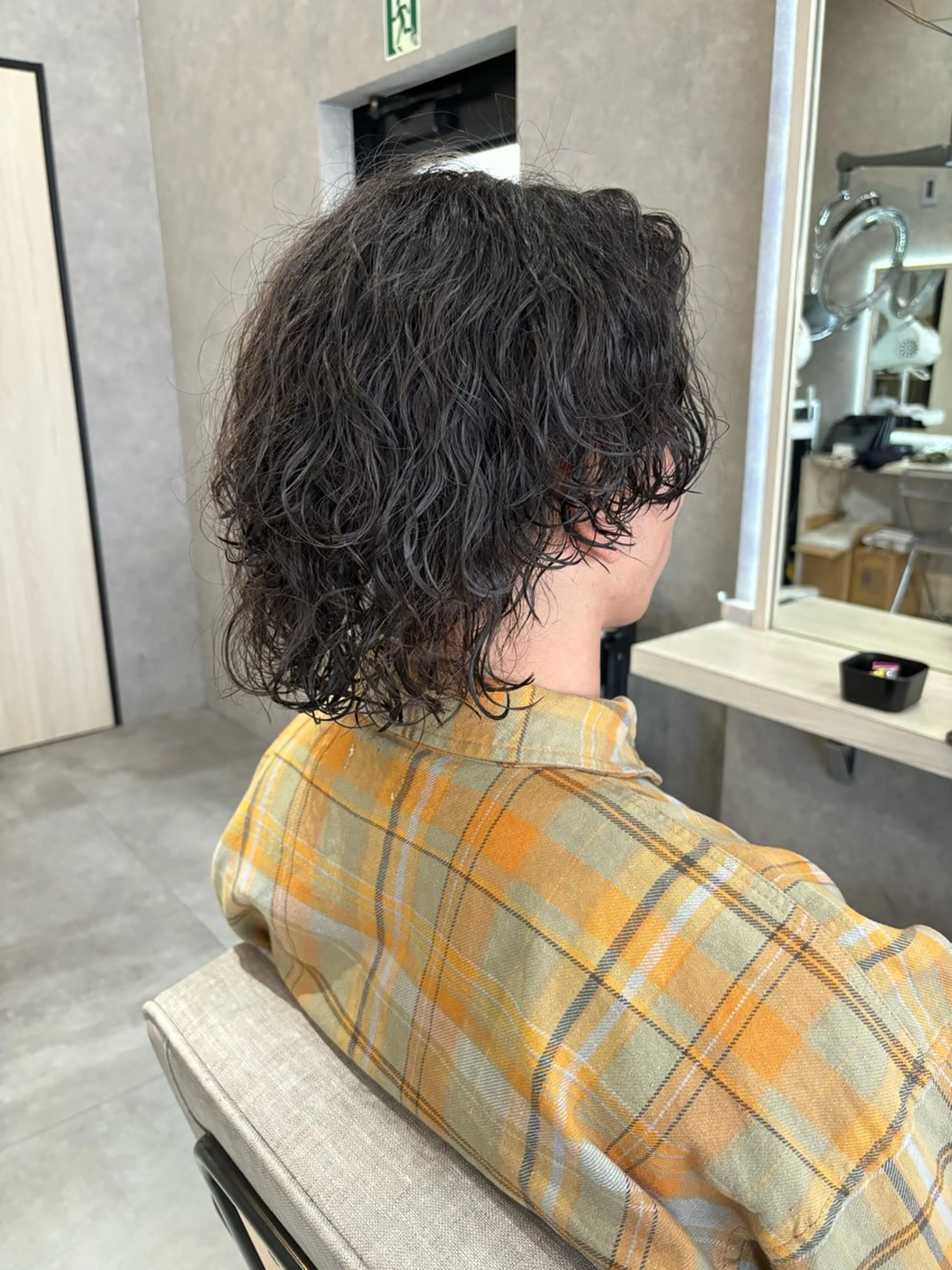 ショート パーマ メンズ センターパート メンズハイトーン マッシュウルフ マッシュ メンズパーマ カット パーマ トリートメント 長谷川 湧のヘアスタイル