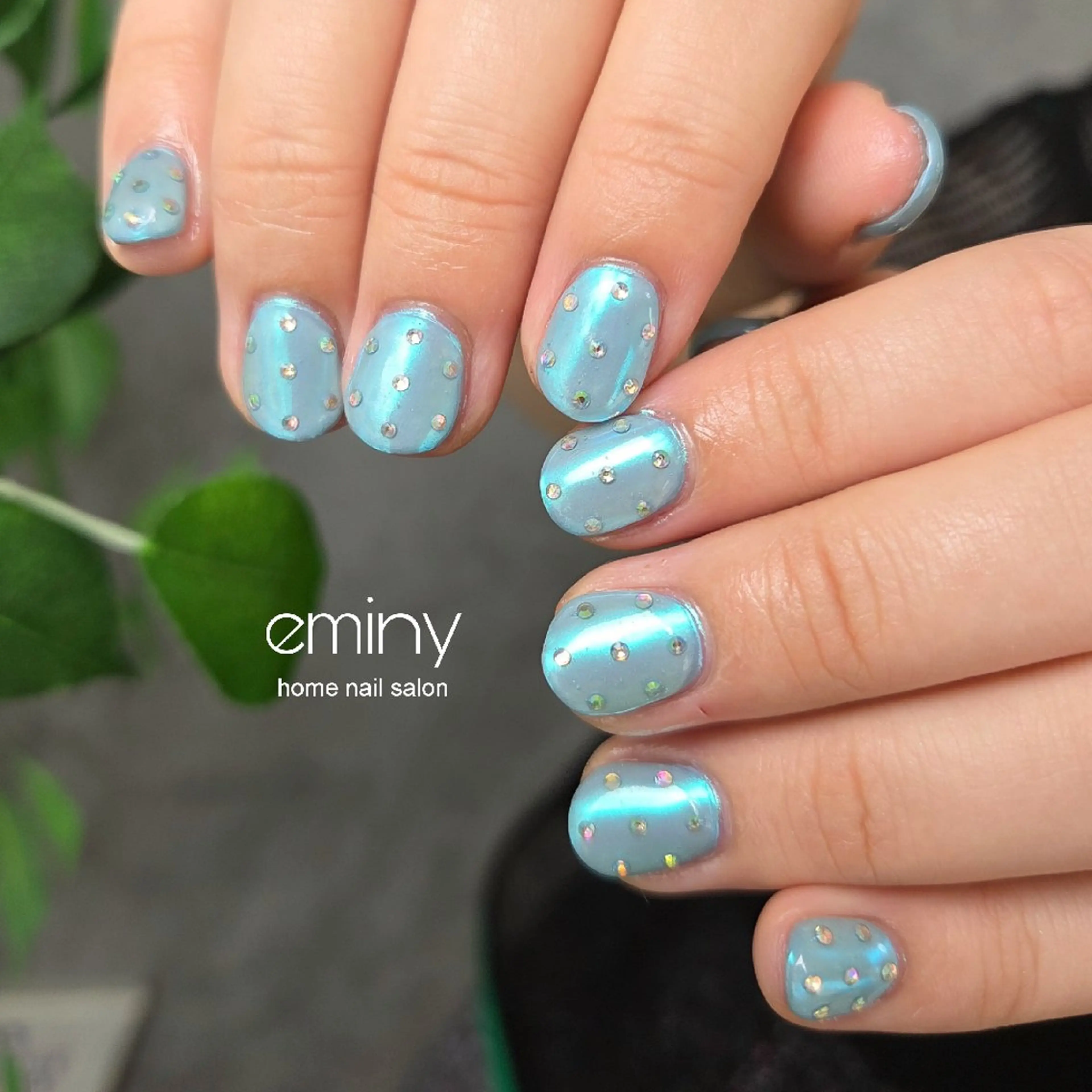ネイル ジェルネイル キラキラネイル 水色 ミラーネイル ストーンネイル ハンドネイル nail salon  eminyのネイルデザイン