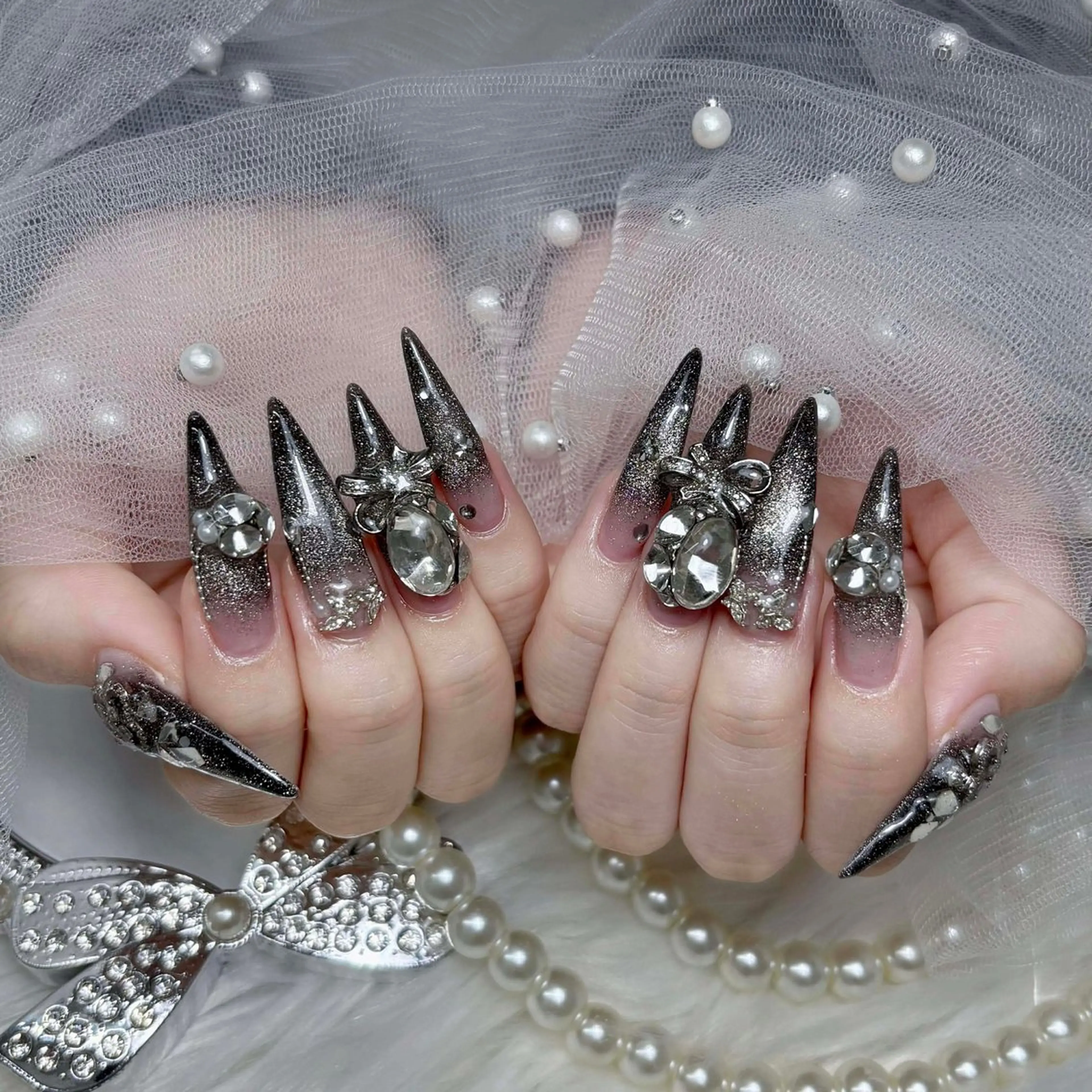 ネイル オーロラネイル ボルドー ブラウン ハート ラメ(グリッター) ハンドネイル ハンドケア Nova Nail Shinsaiのネイルデザイン